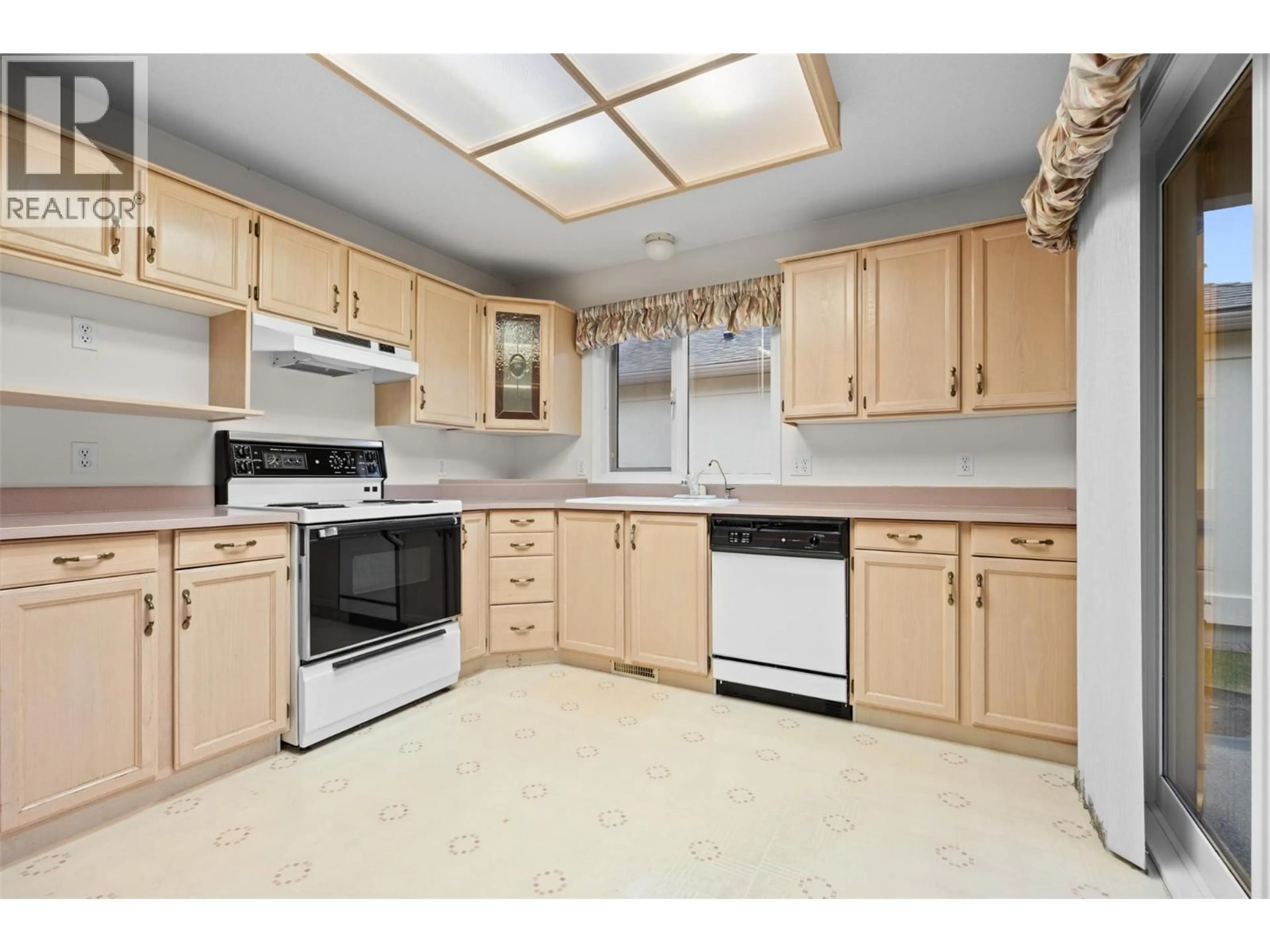 Standard kitchen, ceramic/tile floor for 99 - 595 YATES ROAD, Kelowna British Columbia V1V1P8