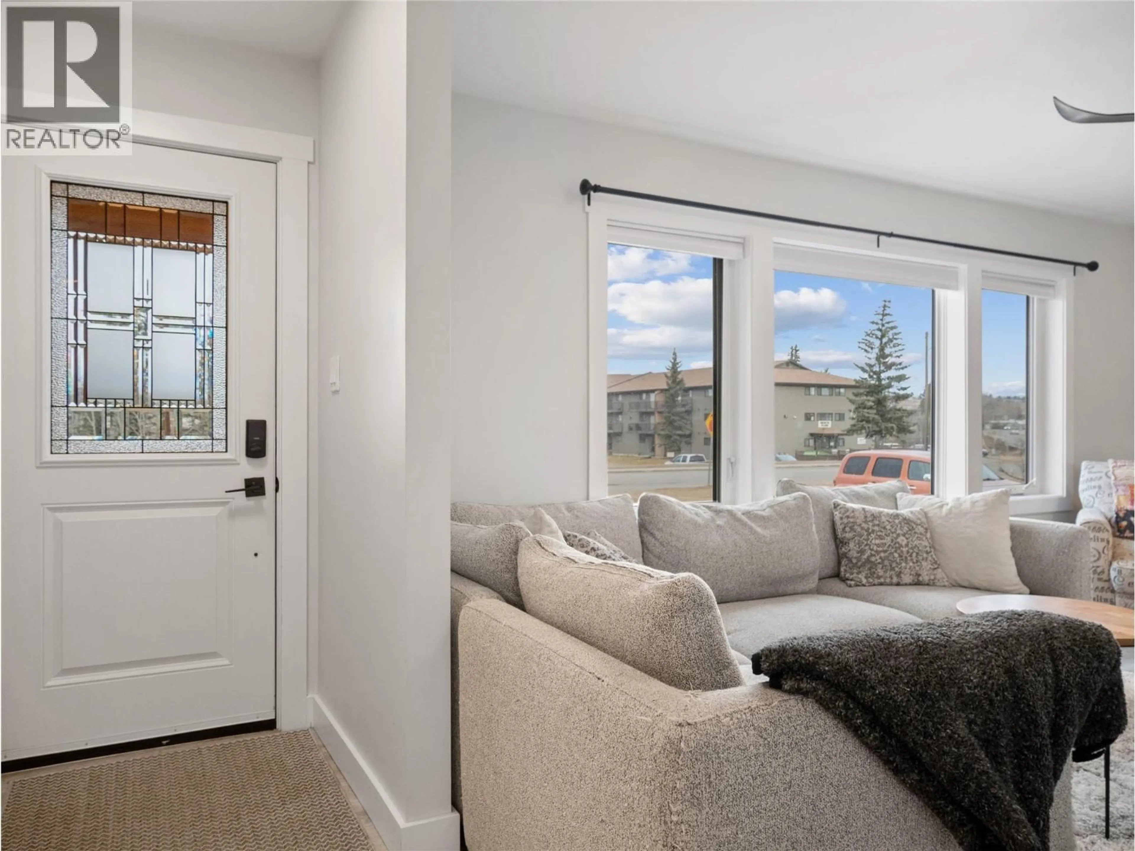 Indoor entryway for 1309 108 AVENUE, Dawson Creek British Columbia V1G2S9