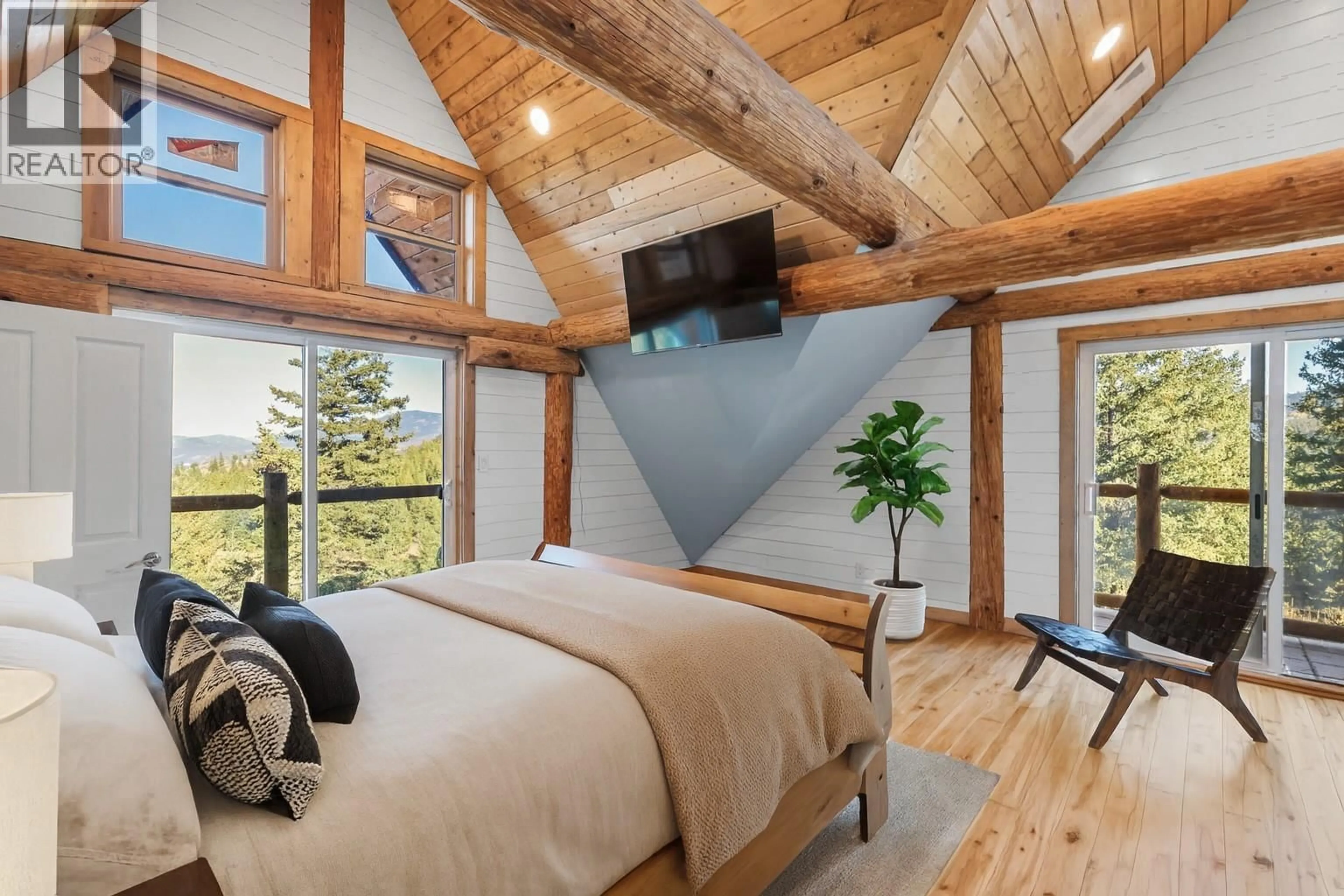 Bedroom with bed, wood/laminate floor for 3685 DUCK RANGE ROAD, Pritchard British Columbia V0E2P0