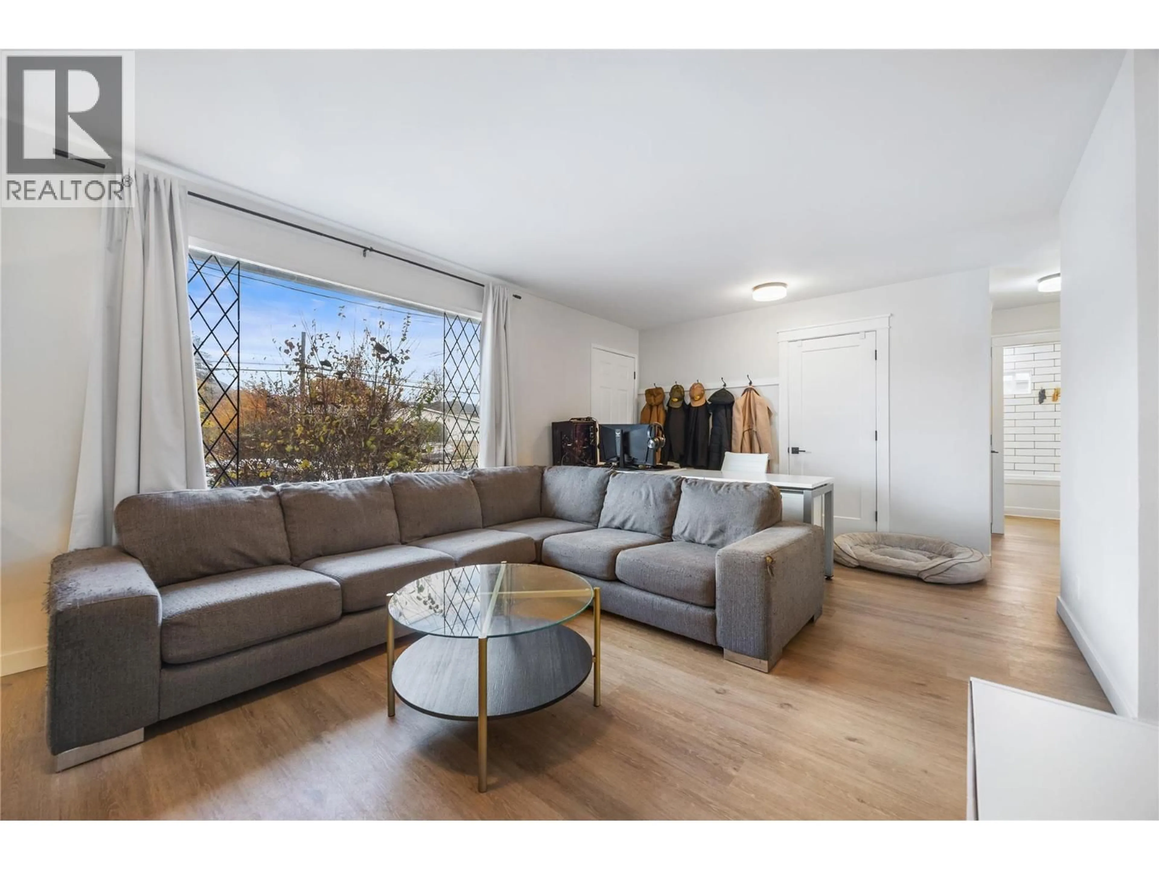 Living room with furniture, wood/laminate floor for 470 GERSTMAR ROAD, Kelowna British Columbia V1X4B1