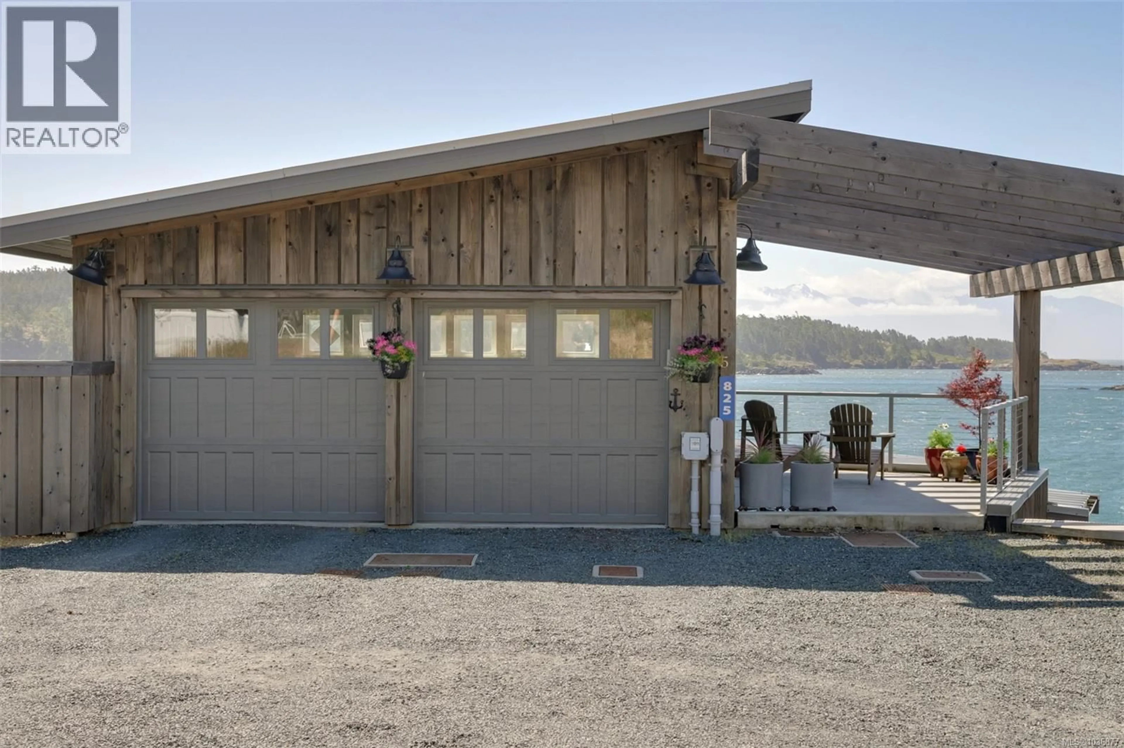 Indoor garage for 825 SUNSET POINT, Sooke British Columbia V9Z1N6