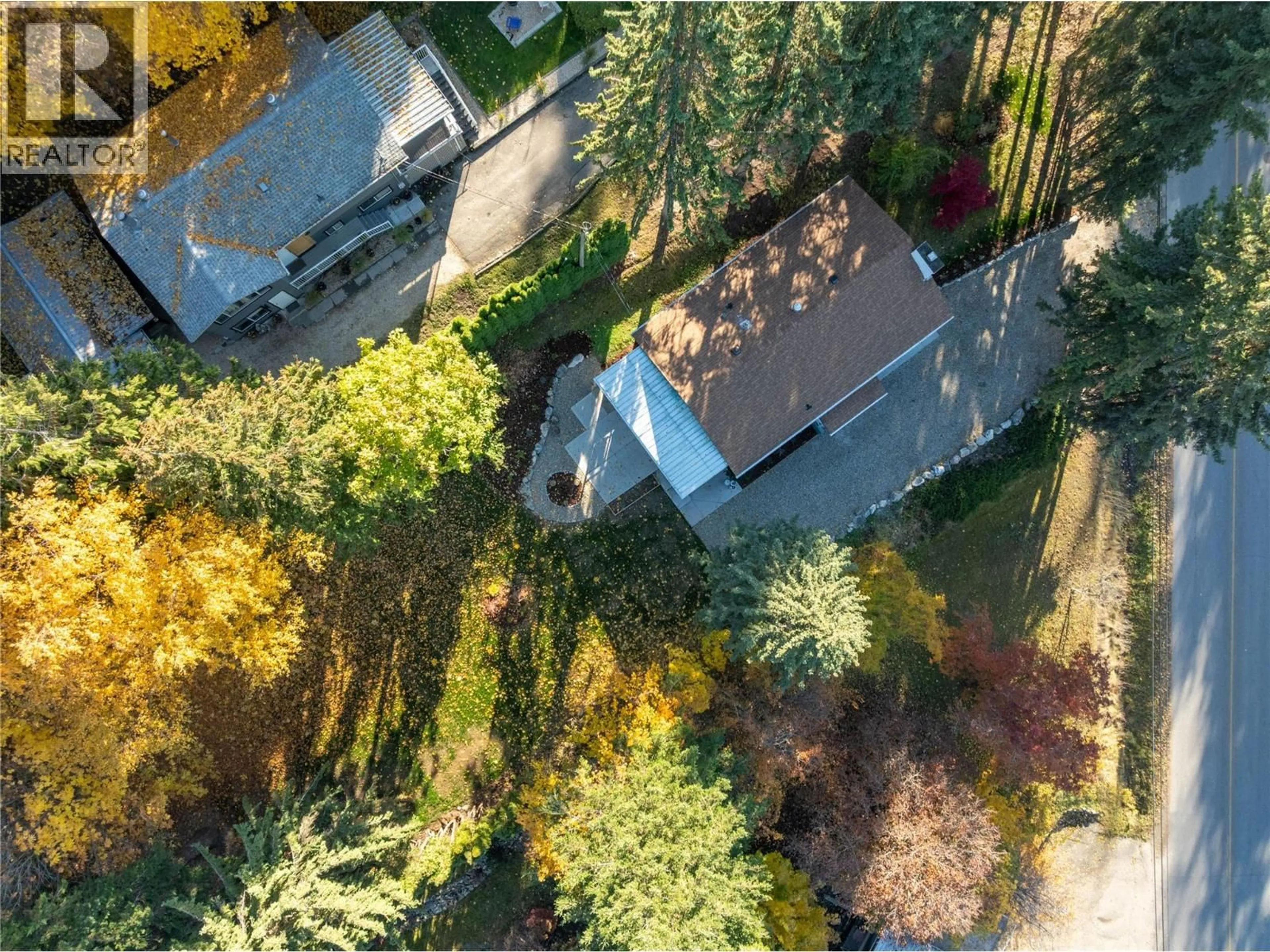 A pic from outside/outdoor area/front of a property/back of a property/a pic from drone, unknown for 800 20TH STREET SOUTHEAST, Salmon Arm British Columbia V1E2J8