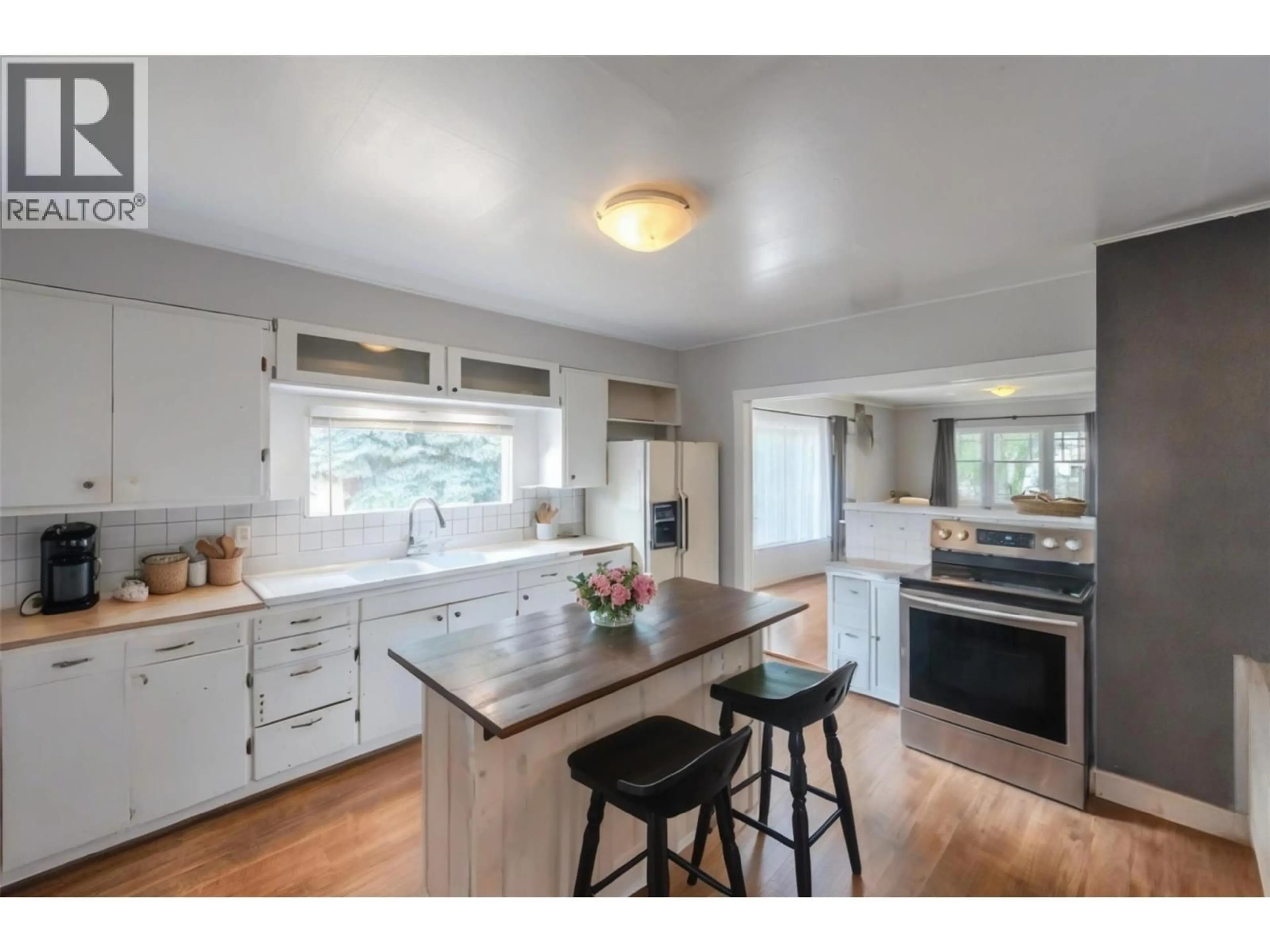 Open concept kitchen, unknown for 6487 BADGER STREET, Oliver British Columbia V0H1T3