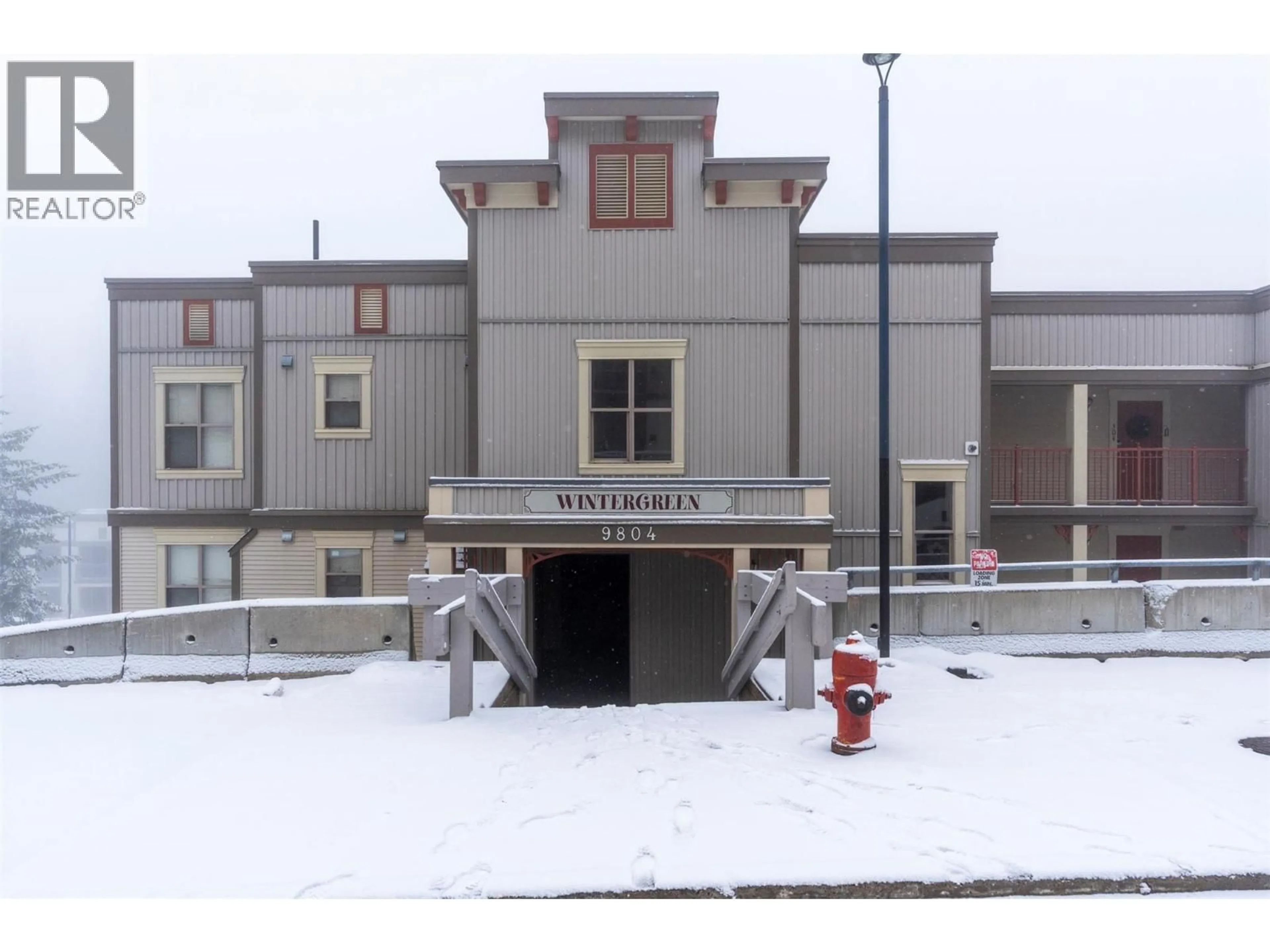 Indoor foyer for 203 - 9804 SILVER STAR ROAD, Vernon British Columbia V1B3X1