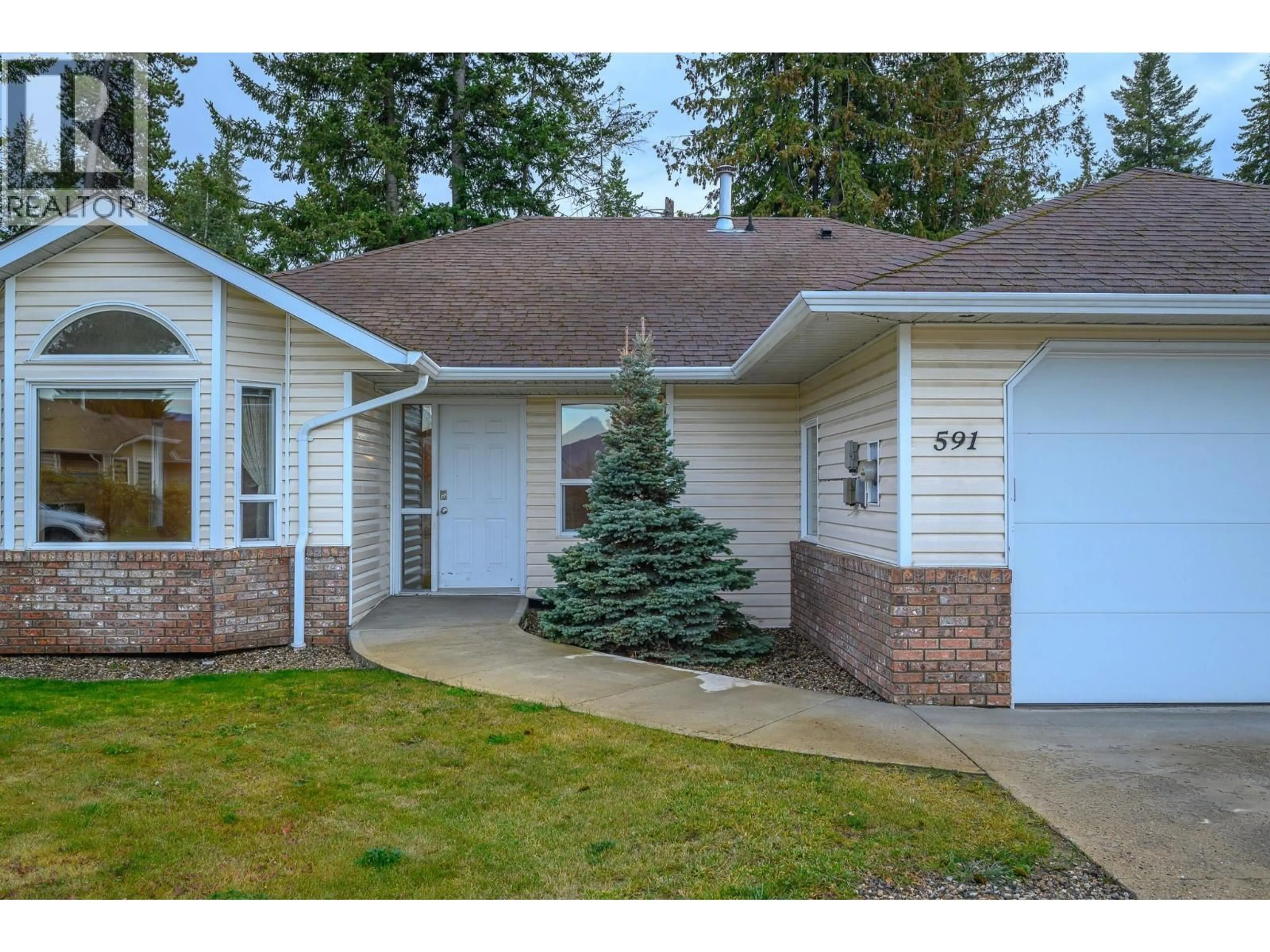 Home with vinyl exterior material, street for 591 24 STREET SOUTHEAST, Salmon Arm British Columbia V1E1K9