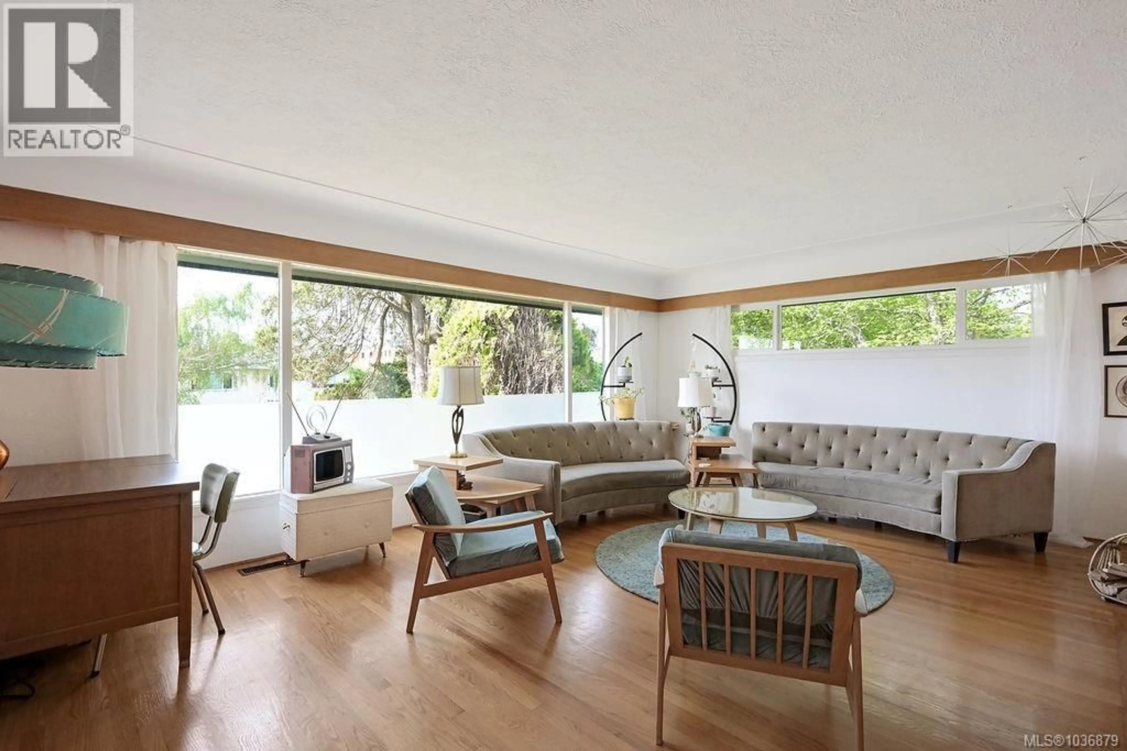 Living room with furniture, unknown for 2106 NEIL STREET, Oak Bay British Columbia V8R3E4
