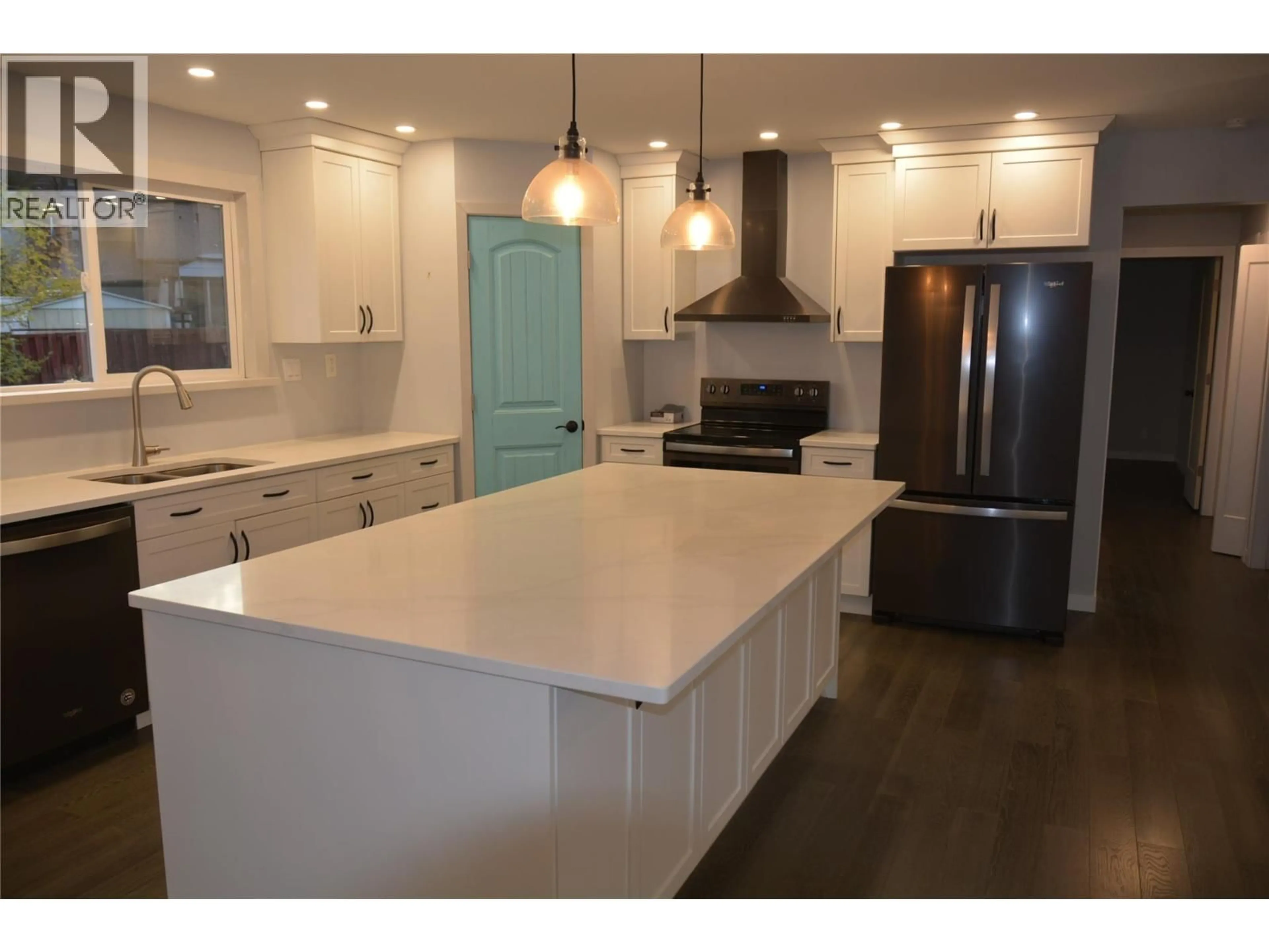 Open concept kitchen, unknown for 1575 HILLCREST PLACE, Kamloops British Columbia V2B7P9