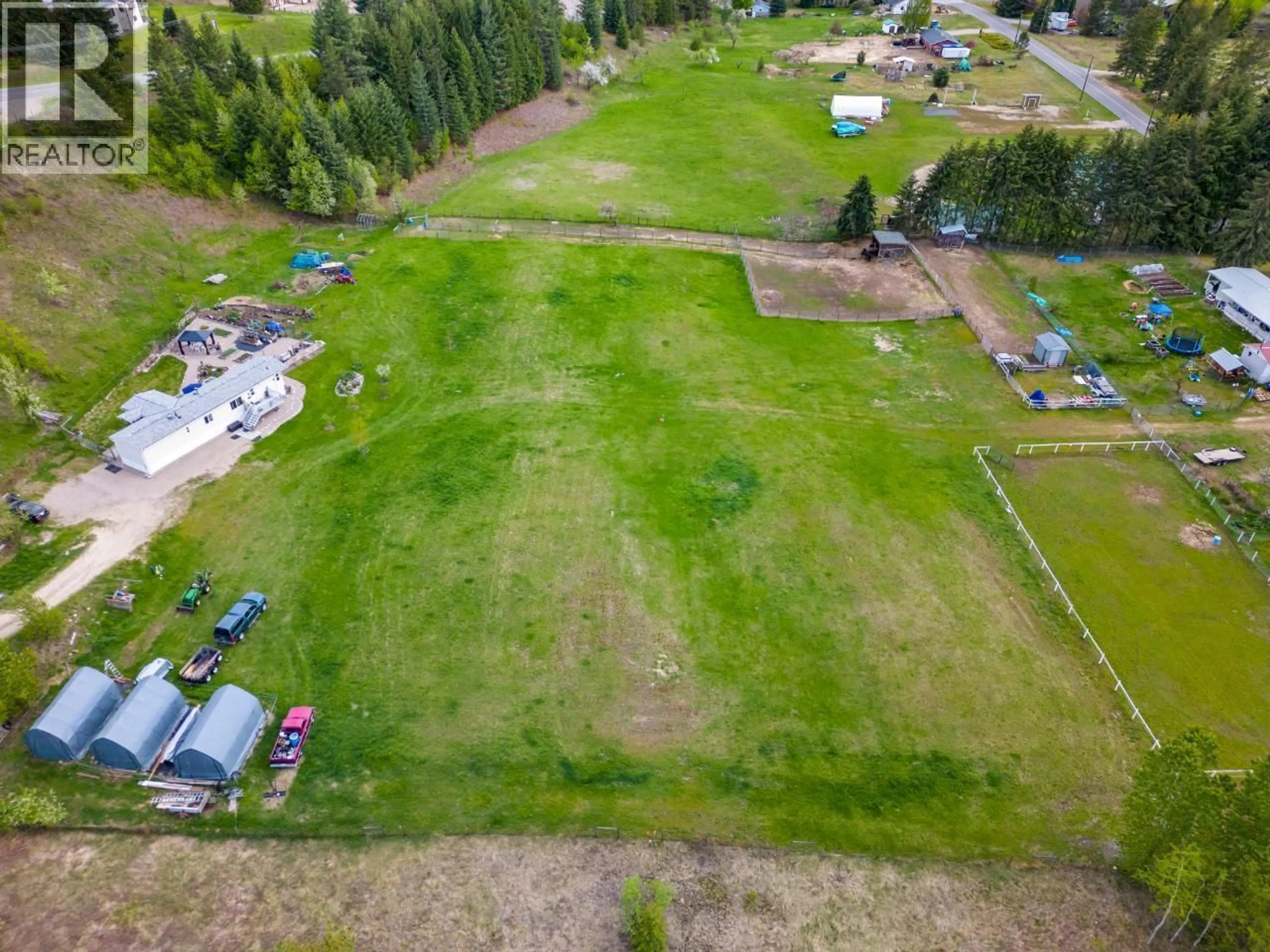 A pic from outside/outdoor area/front of a property/back of a property/a pic from drone, mountain view for 948 BRIDGEVIEW ROAD, Castlegar British Columbia V1N4K9