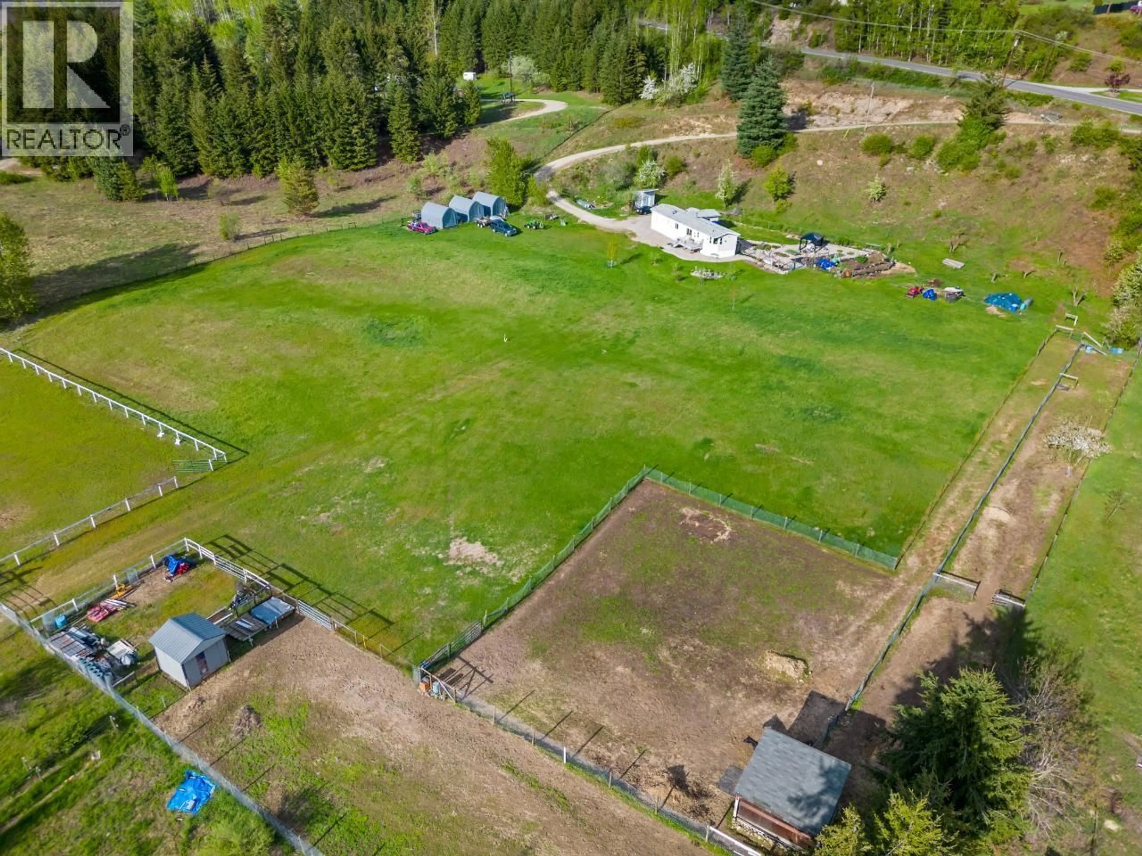 A pic from outside/outdoor area/front of a property/back of a property/a pic from drone, mountain view for 948 BRIDGEVIEW ROAD, Castlegar British Columbia V1N4K9