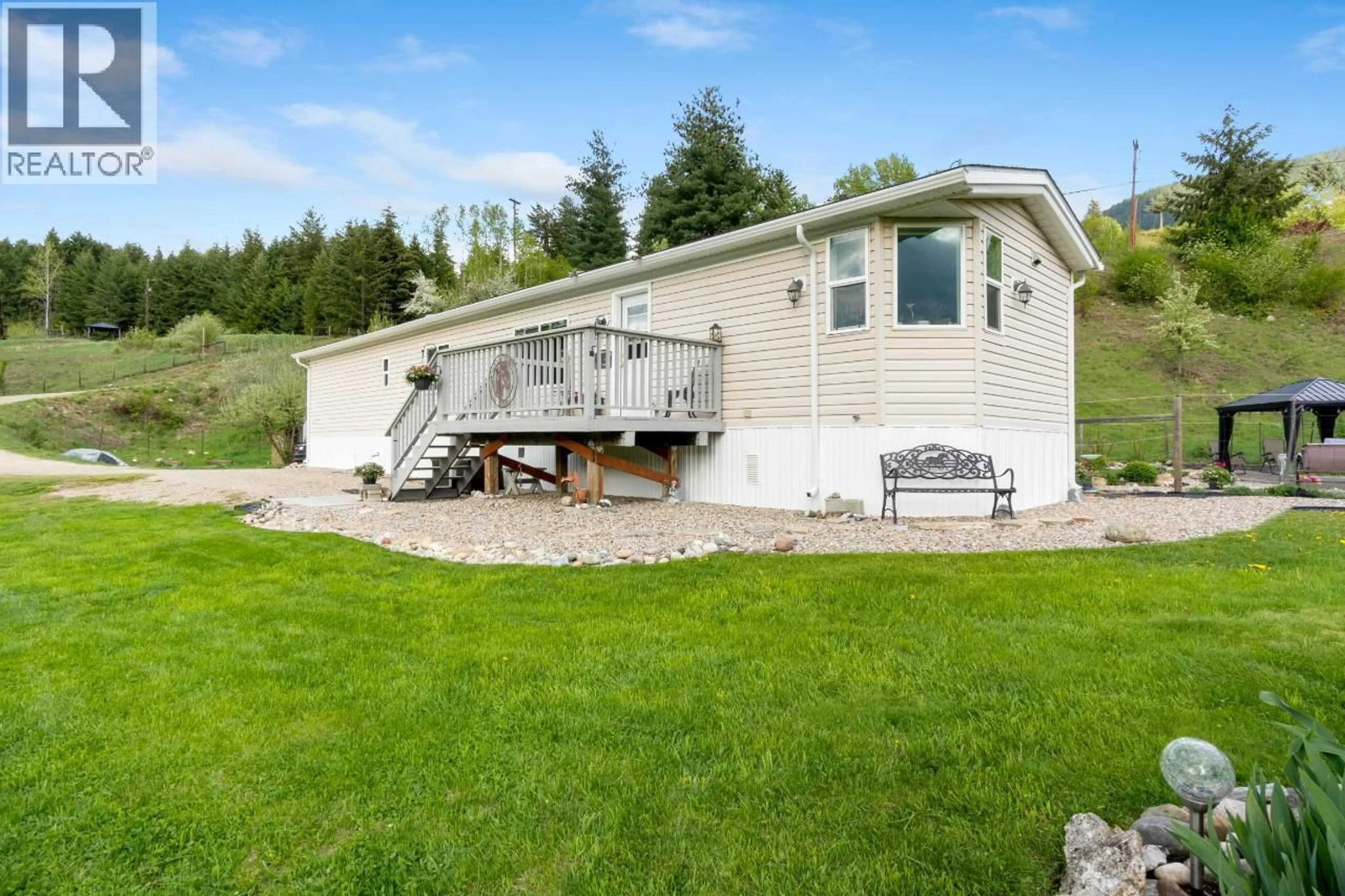 Home with vinyl exterior material, water/lake/river/ocean view for 948 BRIDGEVIEW ROAD, Castlegar British Columbia V1N4K9
