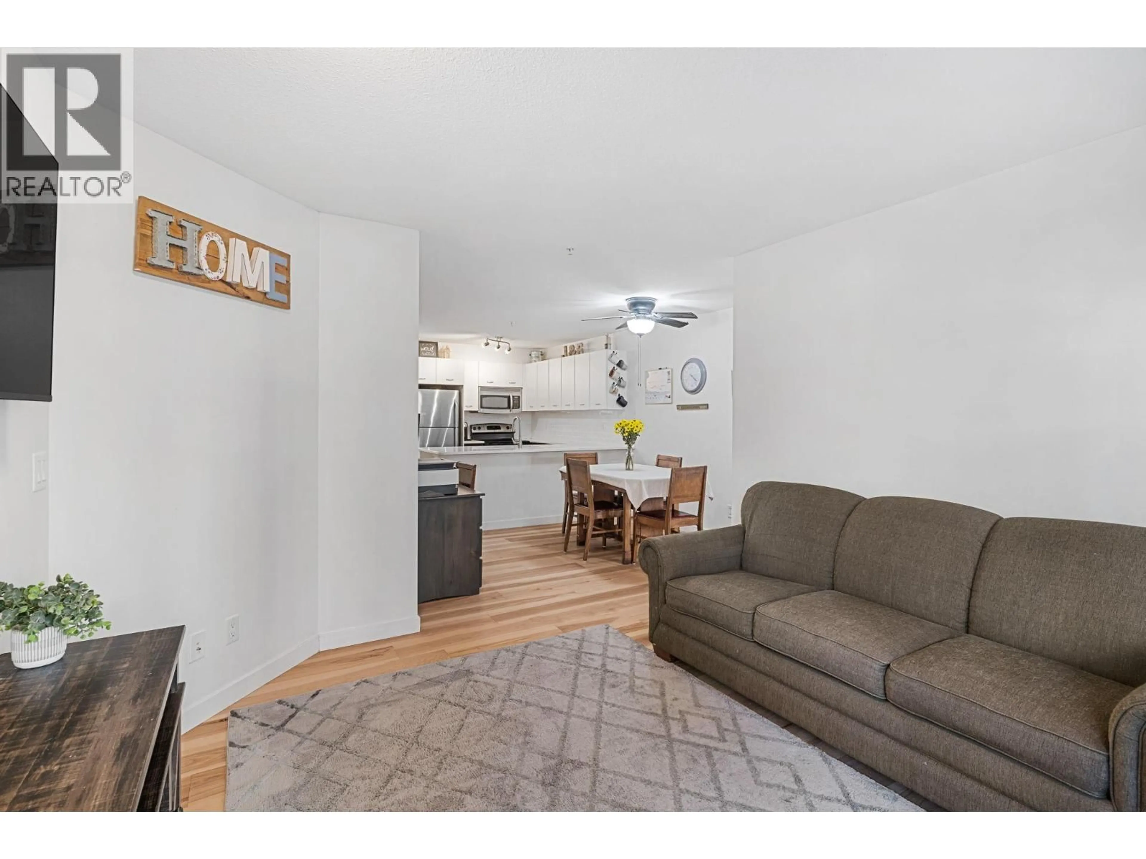 Living room with furniture, unknown for 104 - 539 YATES ROAD, Kelowna British Columbia V1V2T8