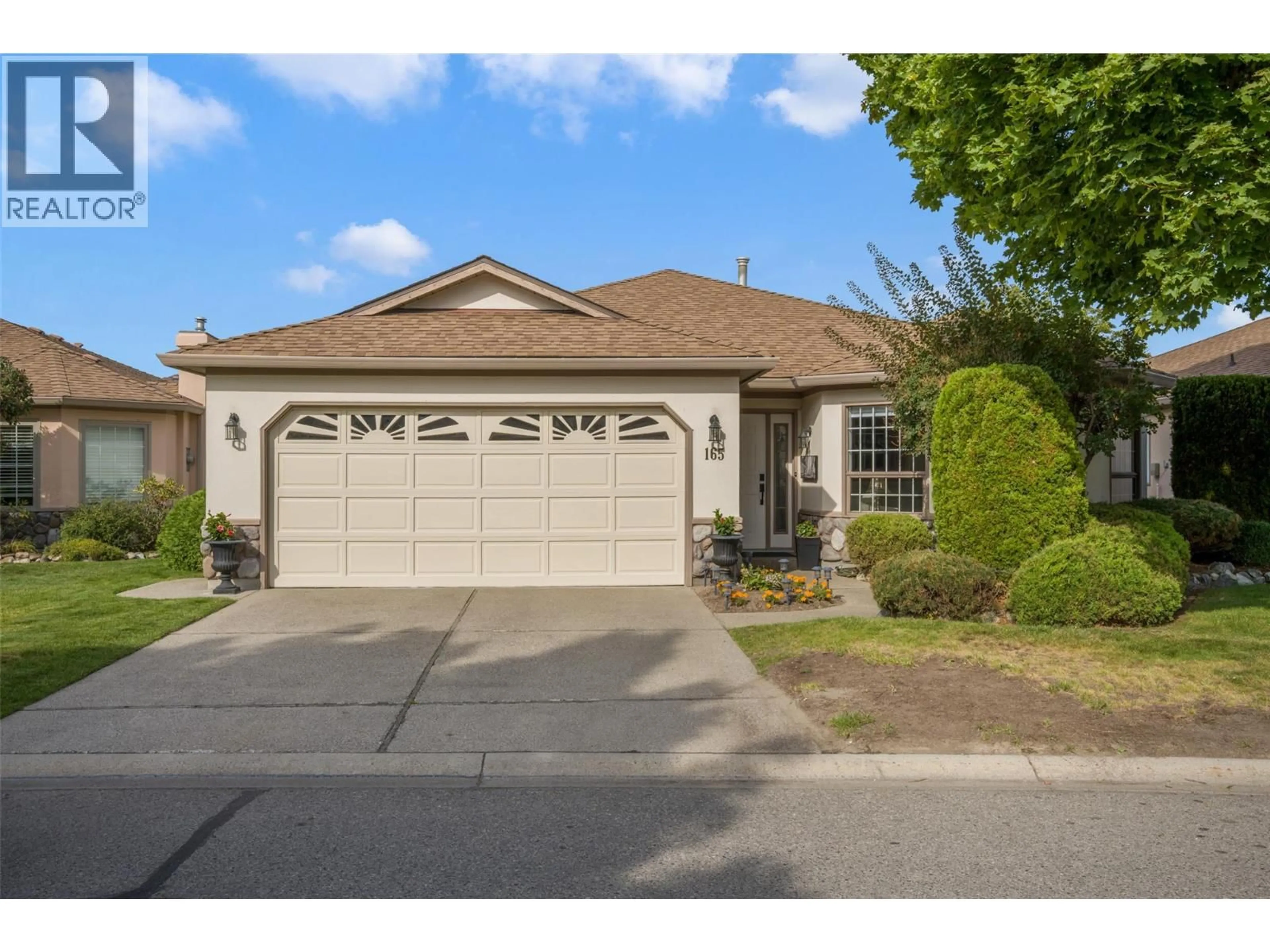 Home with vinyl exterior material, street for 165 - 1201 CAMERON AVENUE, Kelowna British Columbia V1Y9H9