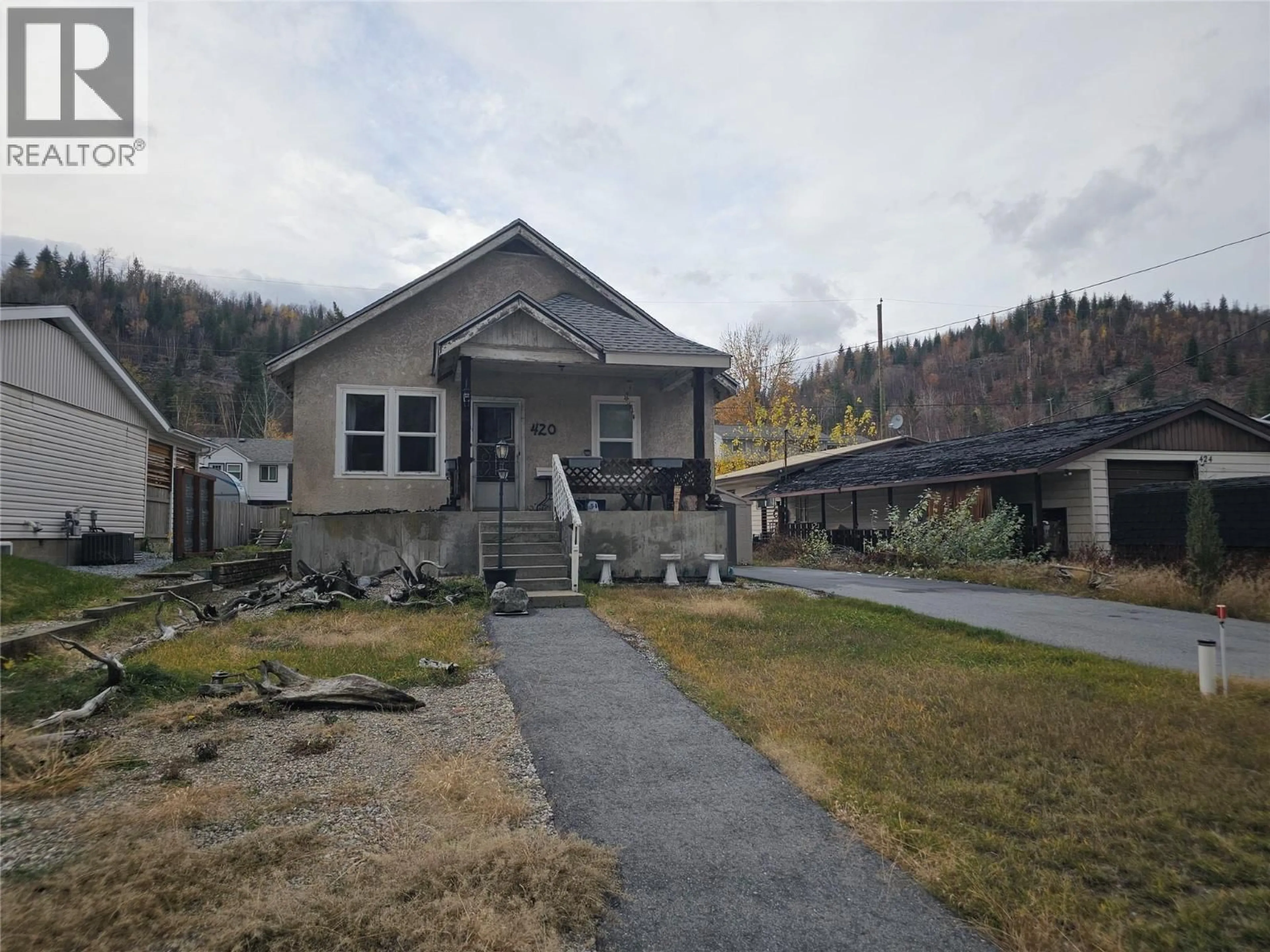 A pic from outside/outdoor area/front of a property/back of a property/a pic from drone, unknown for 420 3RD AVENUE, Rivervale British Columbia V1R4V4