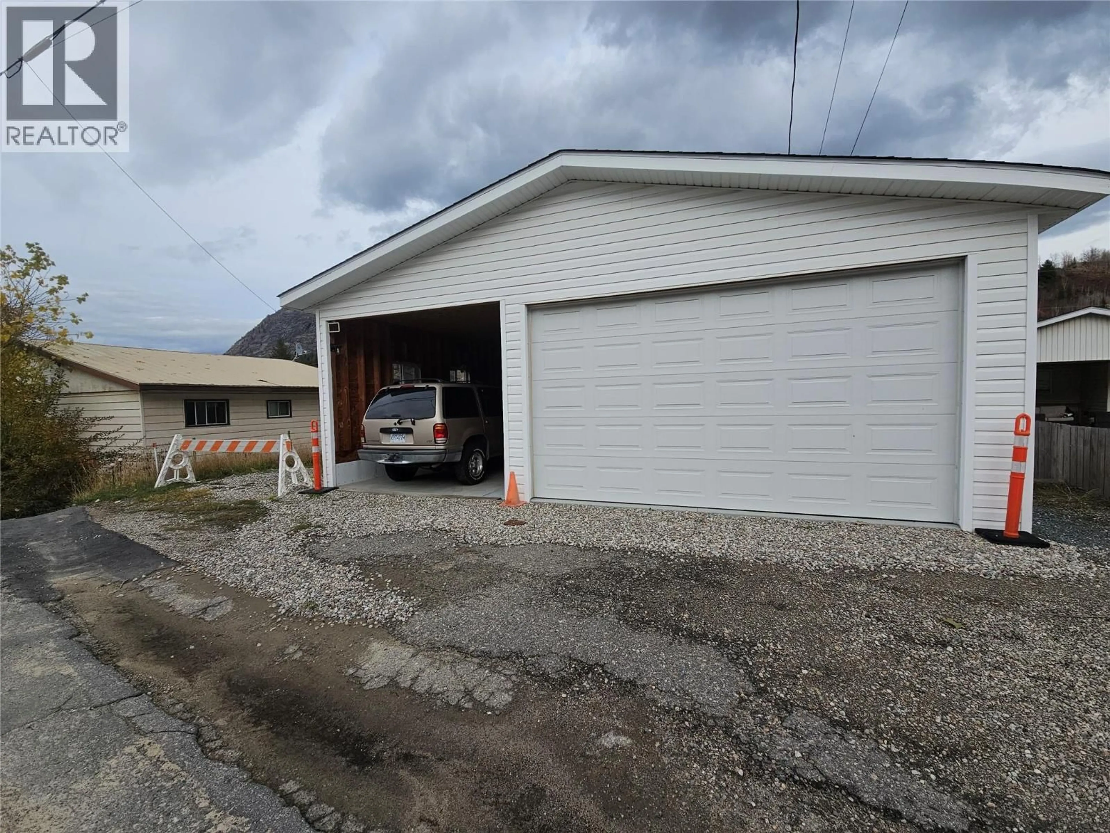 Indoor garage for 420 3RD AVENUE, Rivervale British Columbia V1R4V4