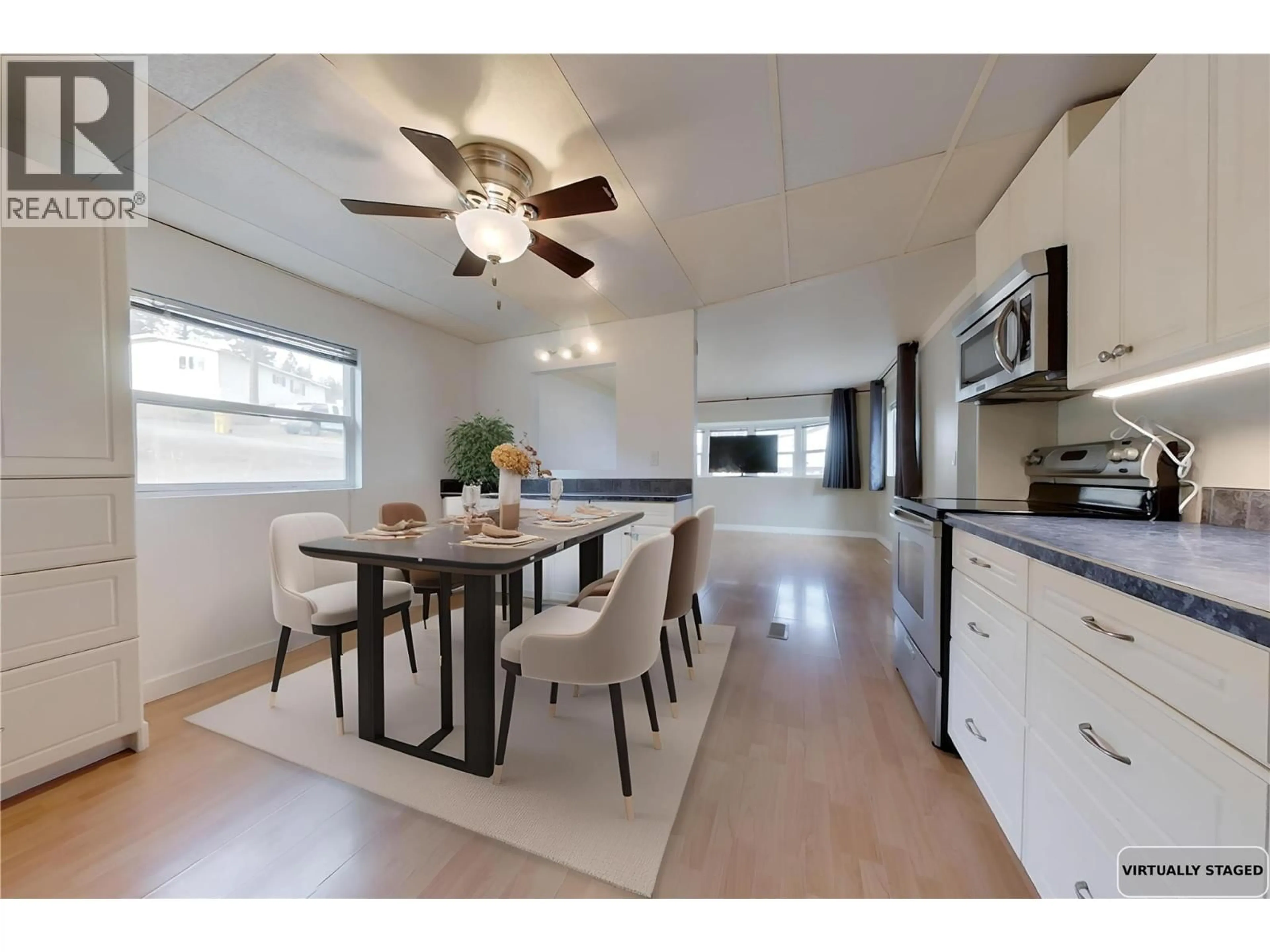 Open concept kitchen, wood/laminate floor for 11 - 700 PATTERSON W STREET, Cranbrook British Columbia V1C6T5