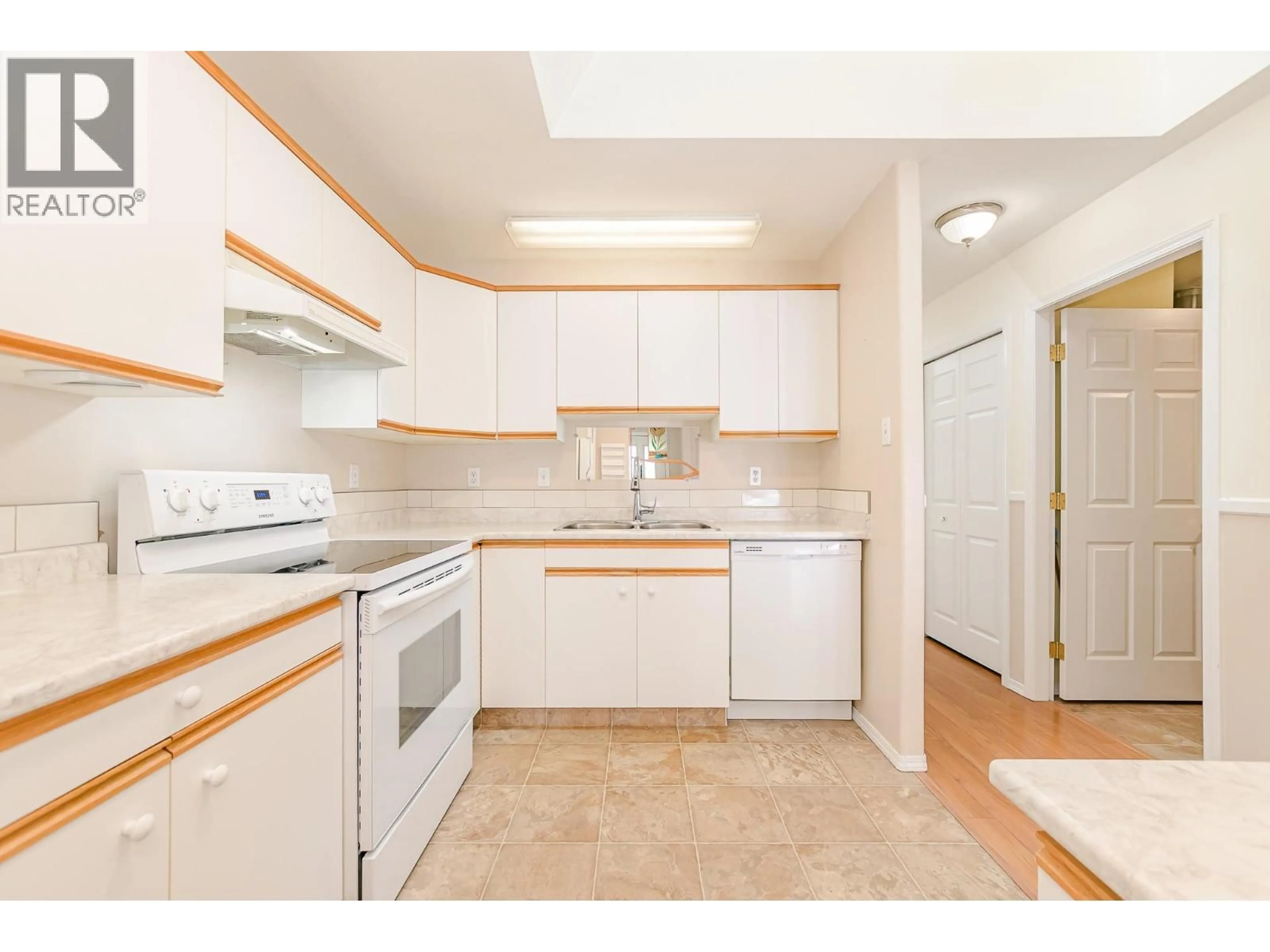 Standard kitchen, unknown for 47 - 111 HARBOURFRONT DRIVE NORTHWEST, Salmon Arm British Columbia V1E1A3