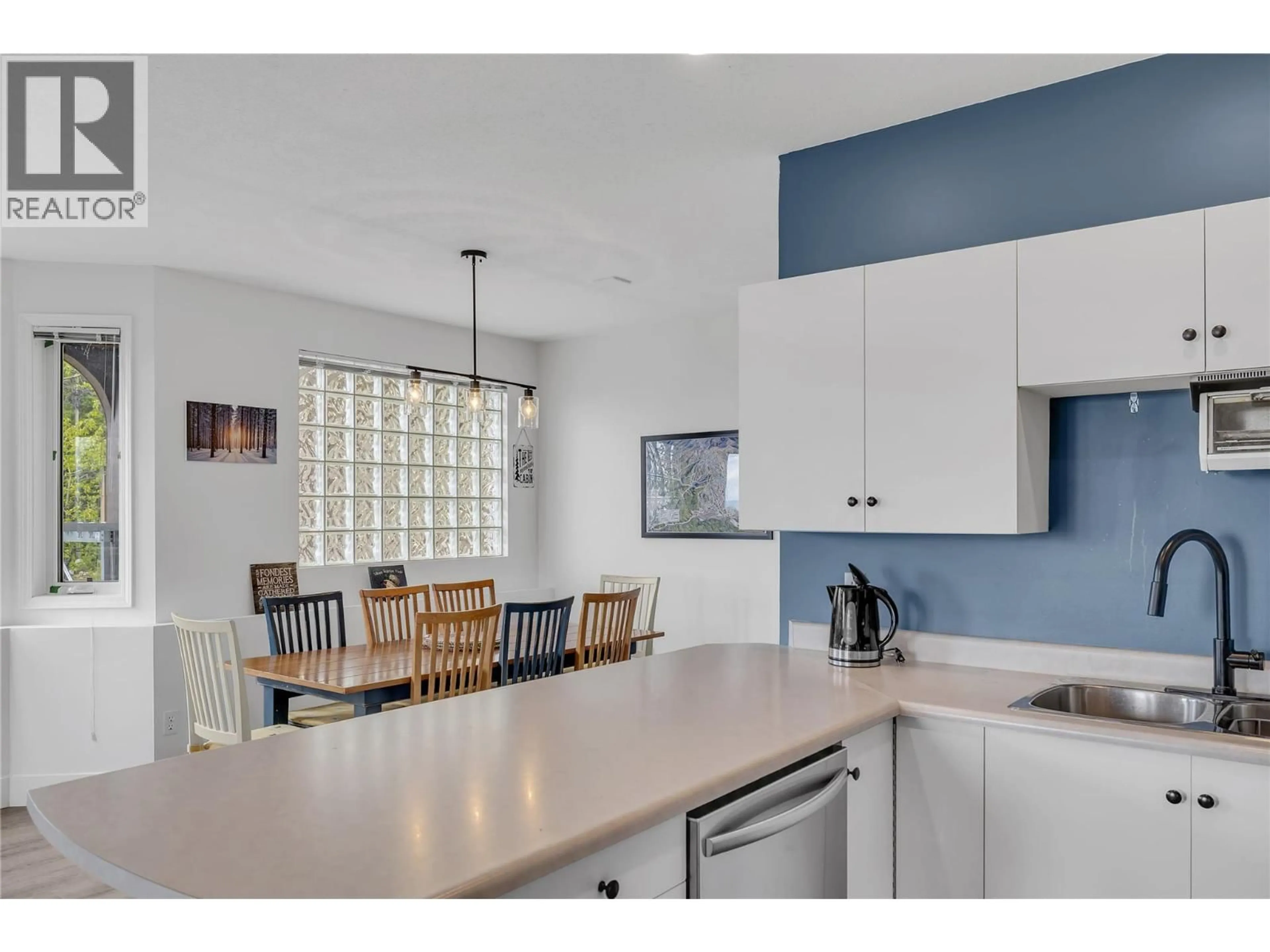 Open concept kitchen, ceramic/tile floor for 104 - 225 KETTLE VIEW ROAD, Big White British Columbia V1P1P3