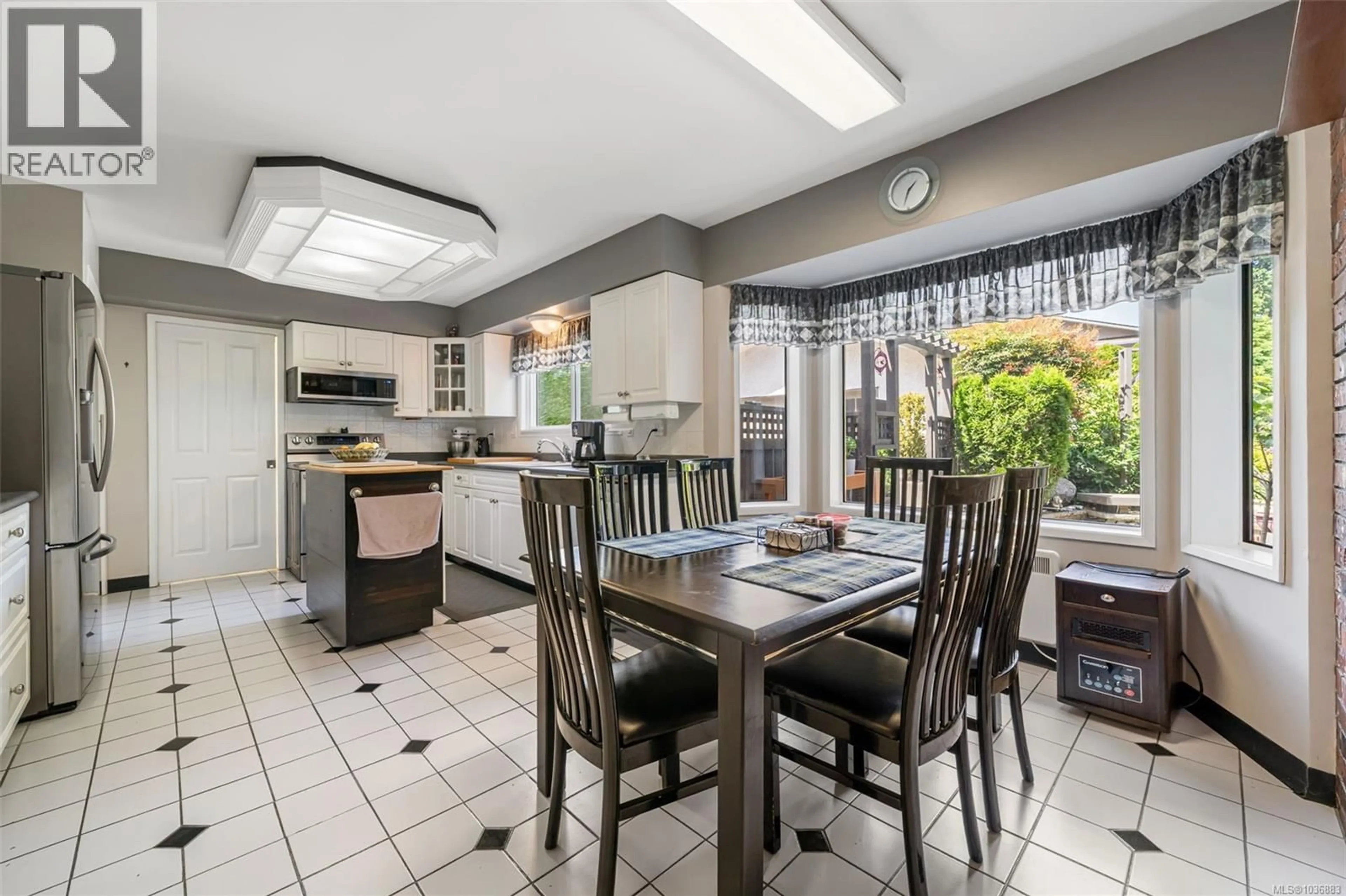 Unknown for 1020 LUCAS AVENUE, Saanich British Columbia V8X3P7