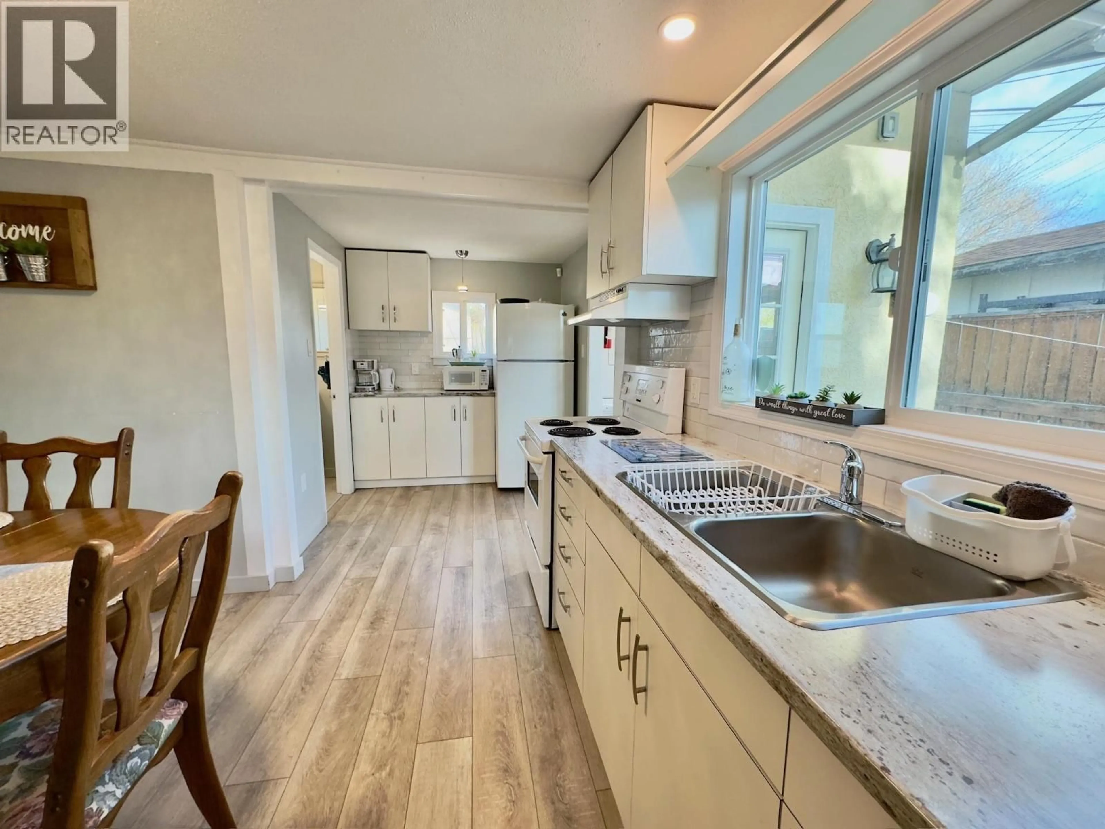 Open concept kitchen, unknown for 709 MUNICIPAL AVENUE, Penticton British Columbia V2A2R7