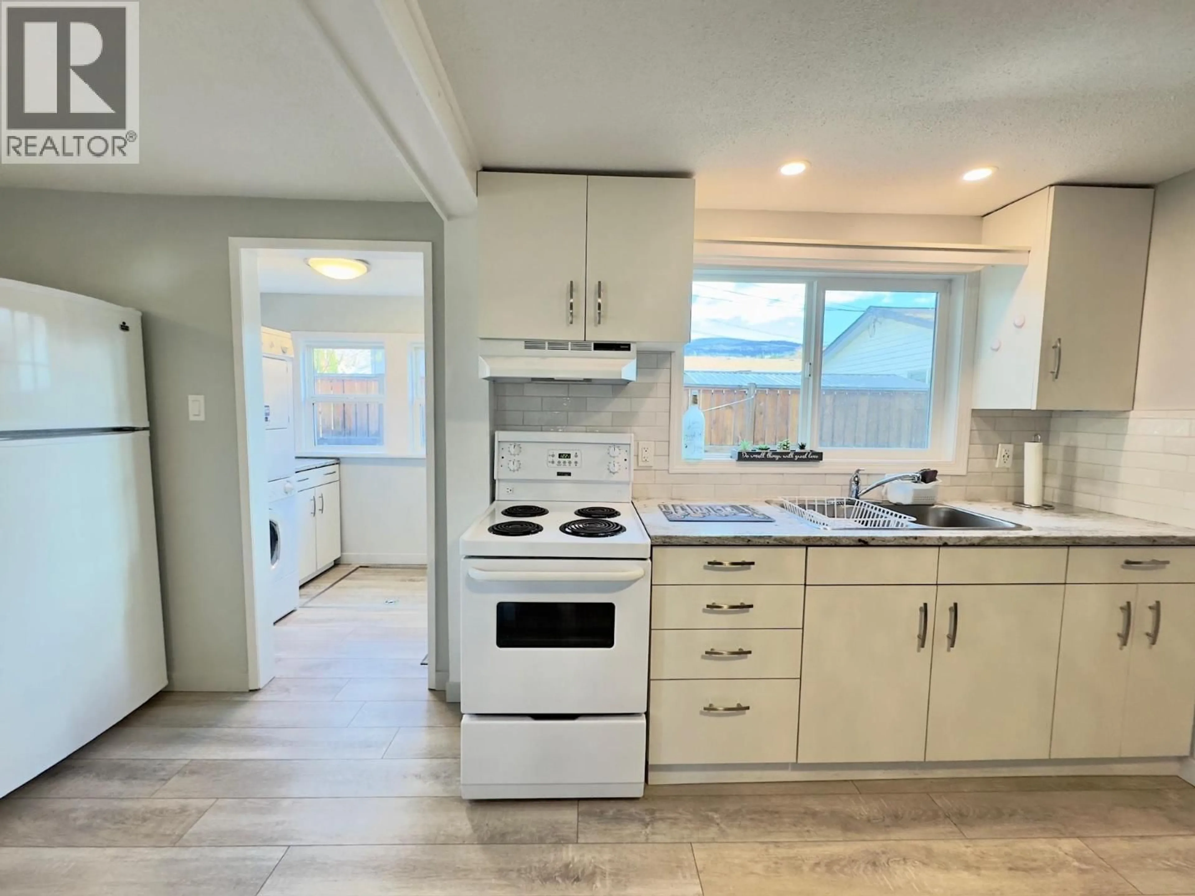 Open concept kitchen, unknown for 709 MUNICIPAL AVENUE, Penticton British Columbia V2A2R7