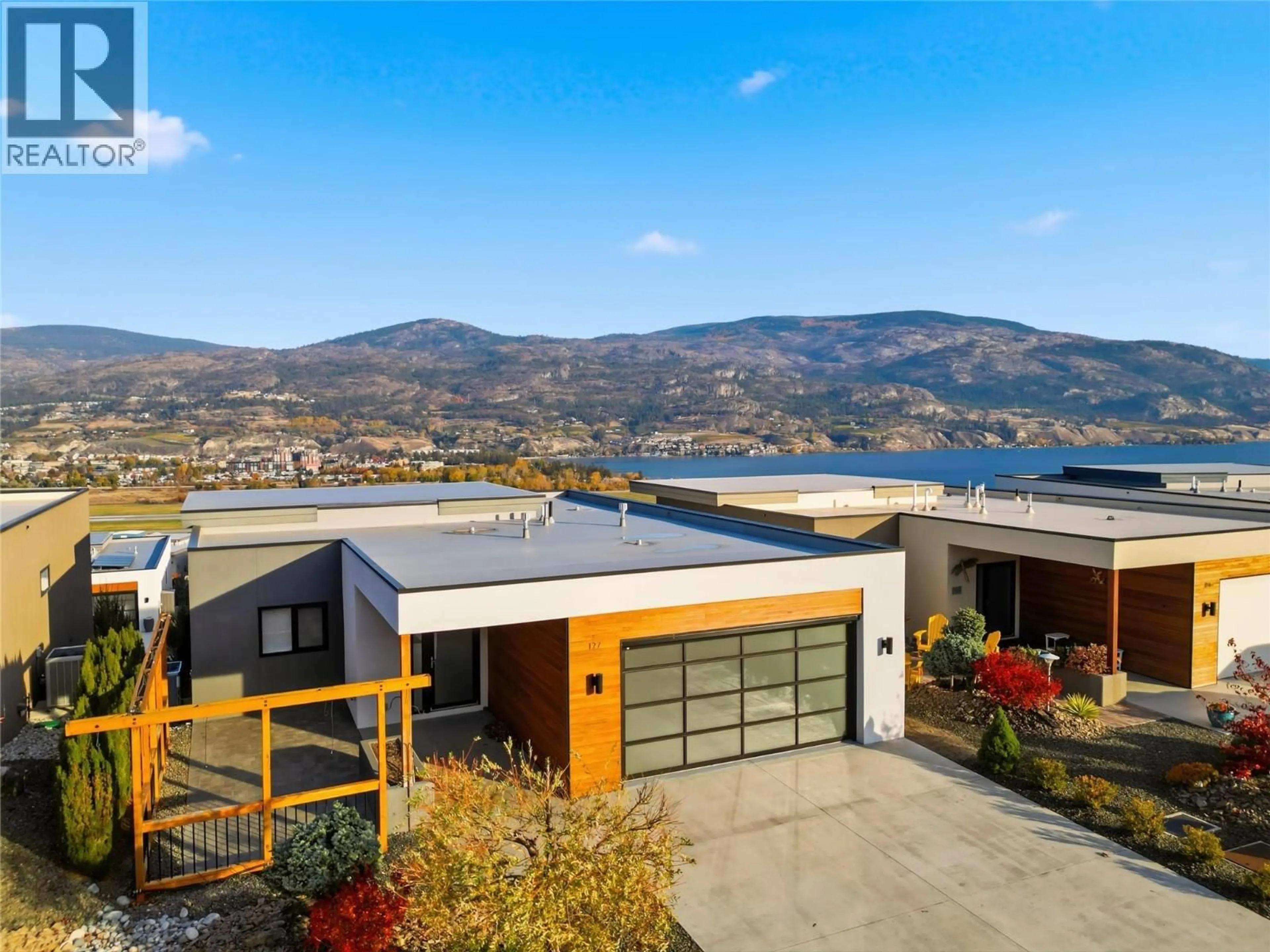Home with vinyl exterior material, water/lake/river/ocean view for 127 RIDGE PARK, Penticton British Columbia V2A0B1