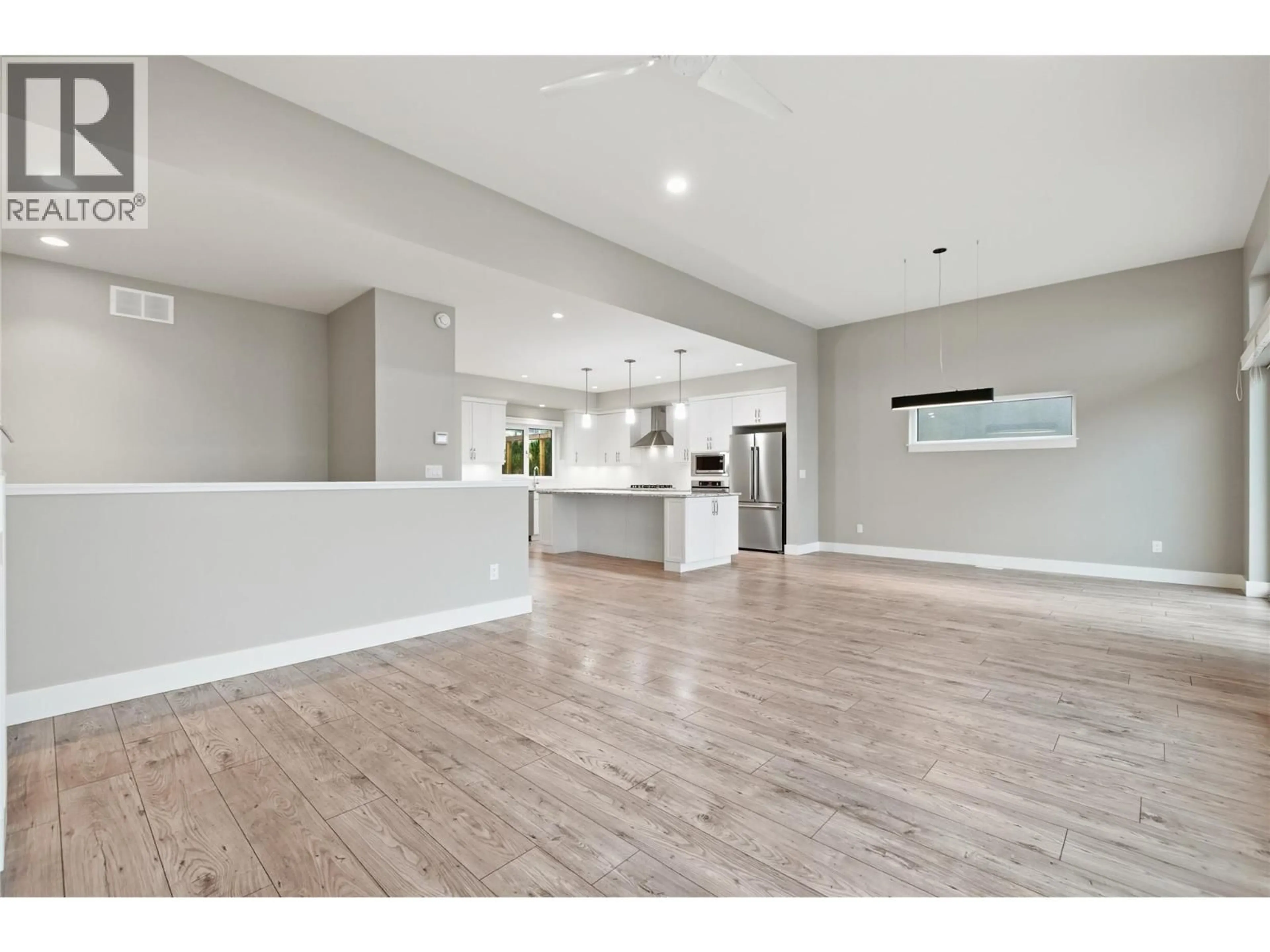 Open concept kitchen, wood/laminate floor for 127 RIDGE PARK, Penticton British Columbia V2A0B1