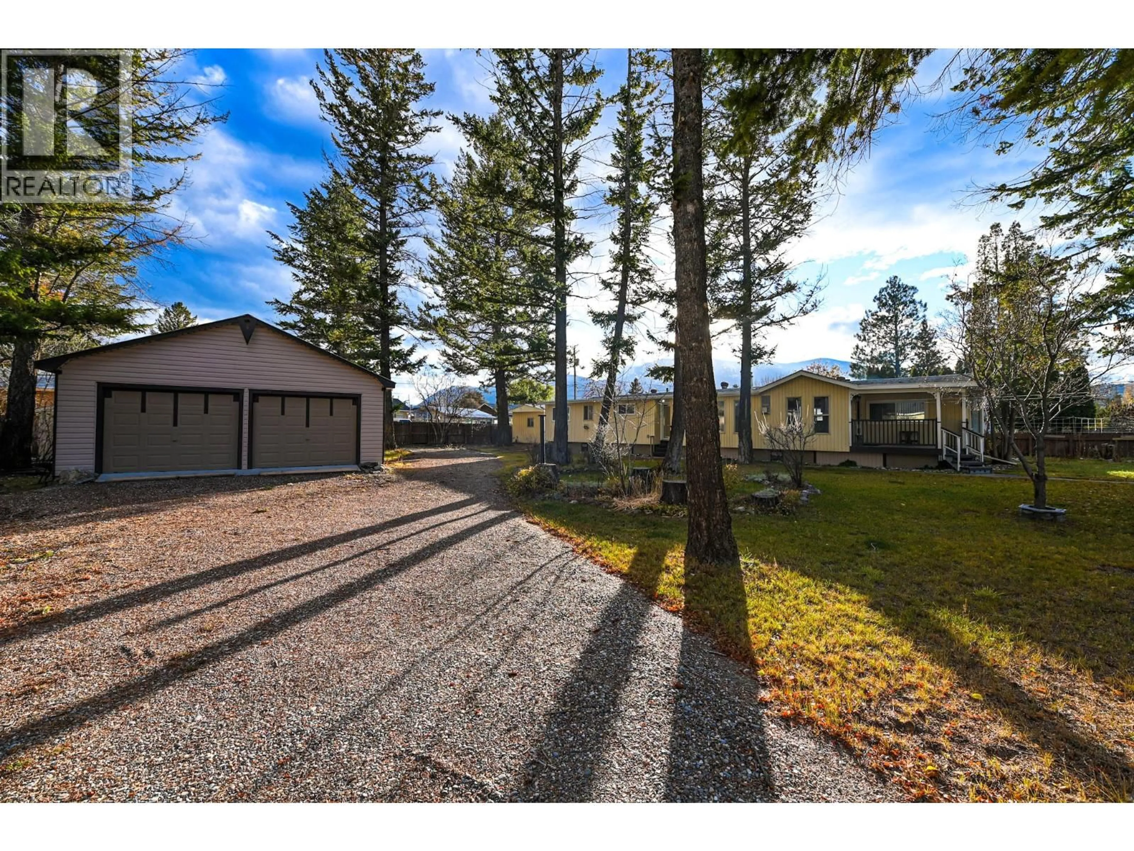 A pic from outside/outdoor area/front of a property/back of a property/a pic from drone, unknown for 4982 SPRUCE AVENUE, Canal Flats British Columbia V0B1B0