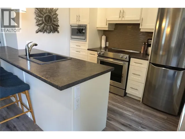 914 - 900 BIGHORN BOULEVARD, Radium Hot Springs 3