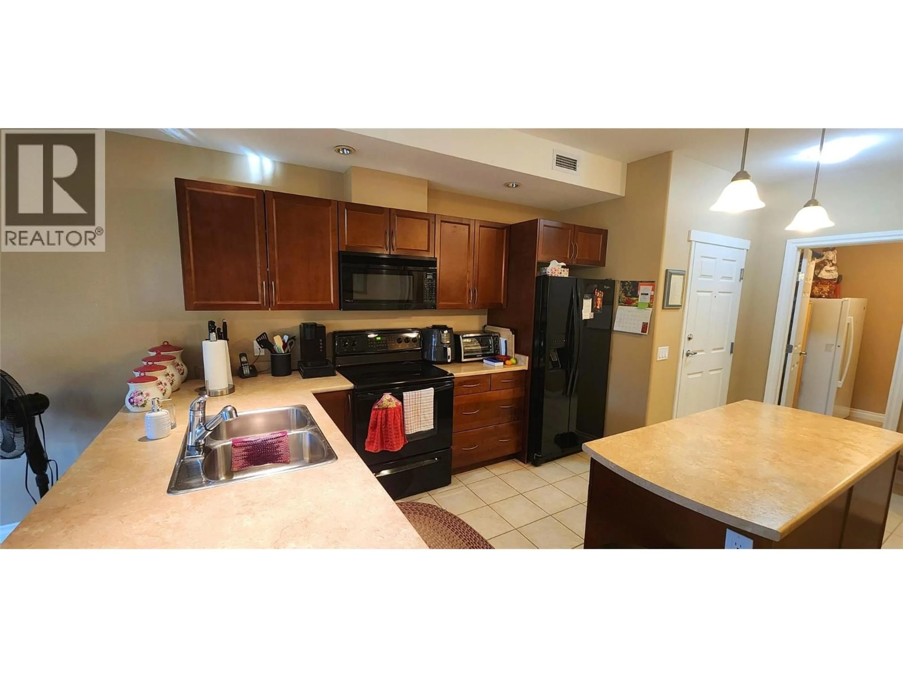 Standard kitchen, ceramic/tile floor for 306B - 921 SPILLWAY ROAD, Oliver British Columbia V0H1T8