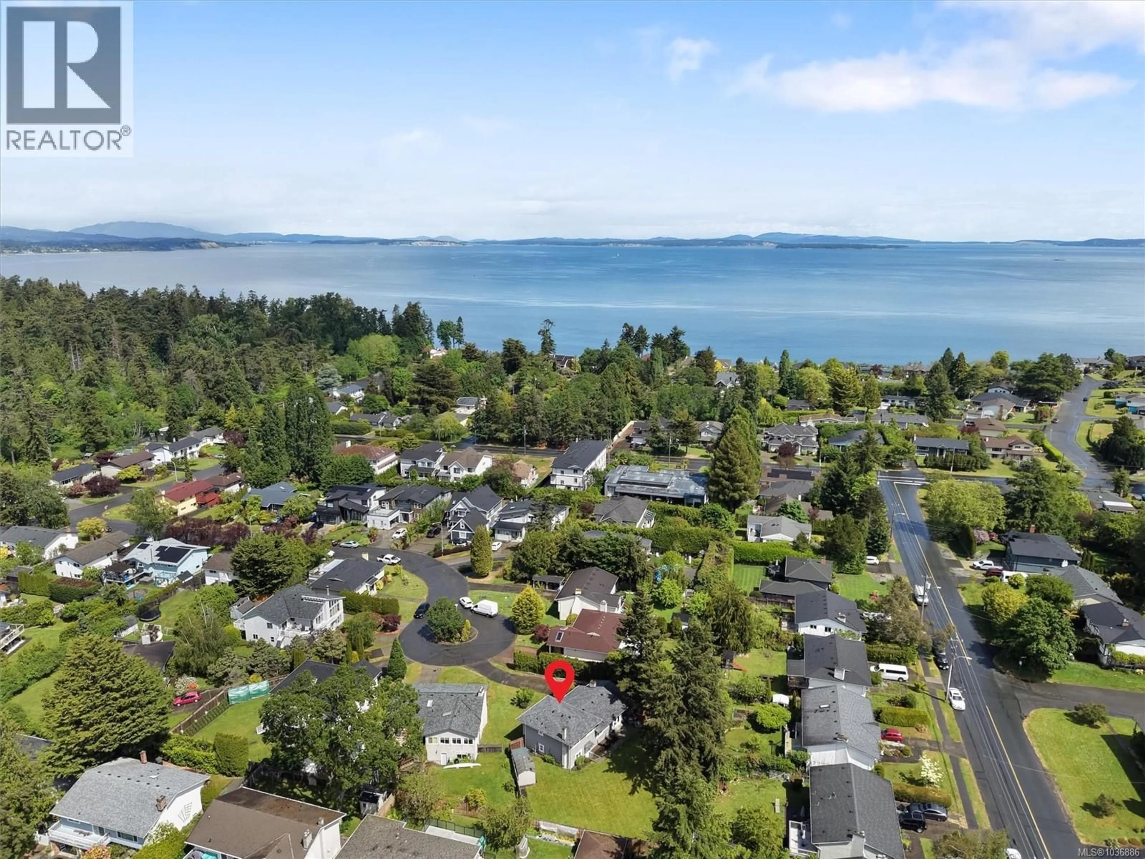 A pic from outside/outdoor area/front of a property/back of a property/a pic from drone, water/lake/river/ocean view for 1582 FREMONT PLACE, Saanich British Columbia V8N4Y5