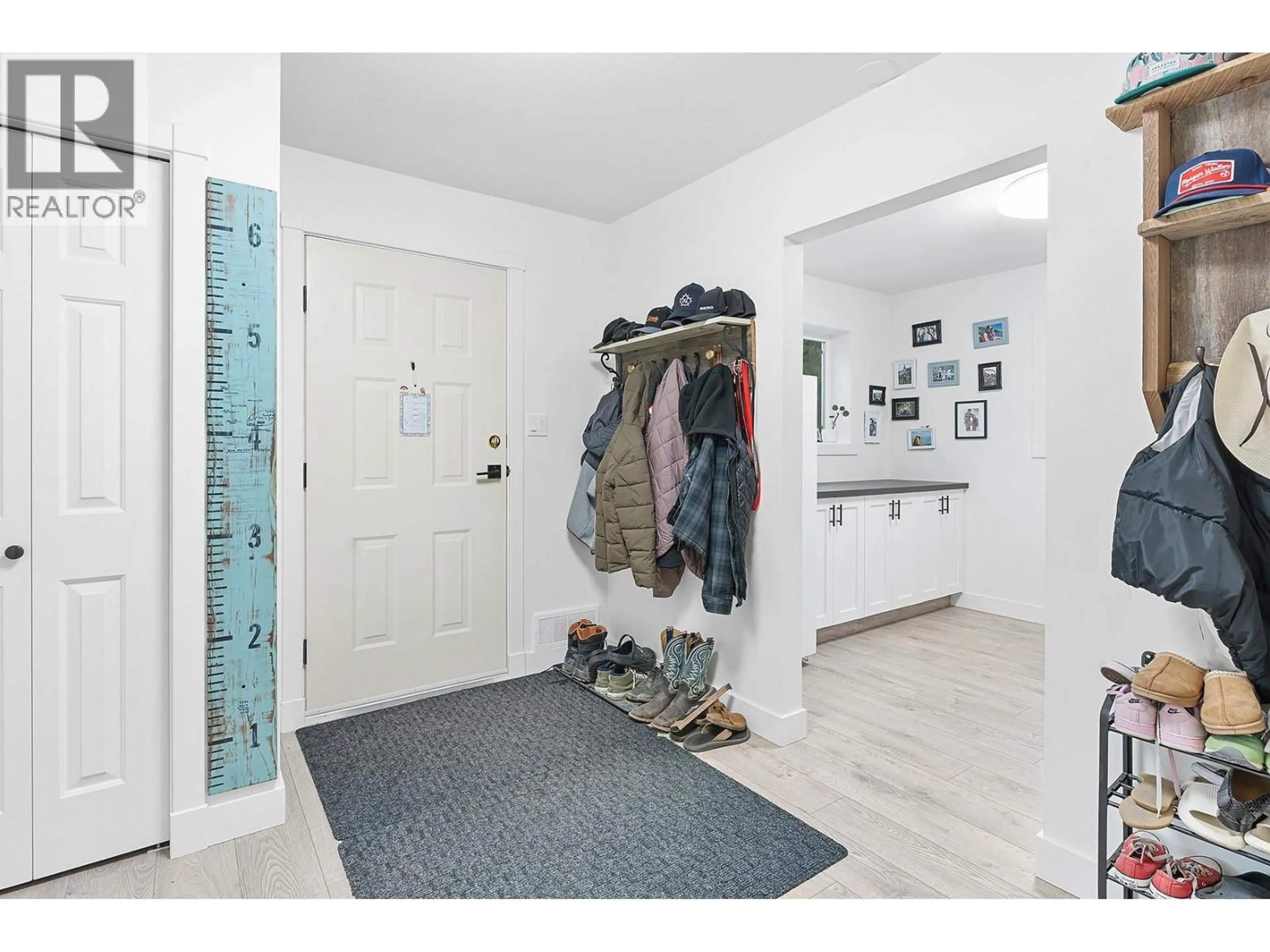 Indoor entryway for 5633 DAY ROAD, Vernon British Columbia V1B3J5