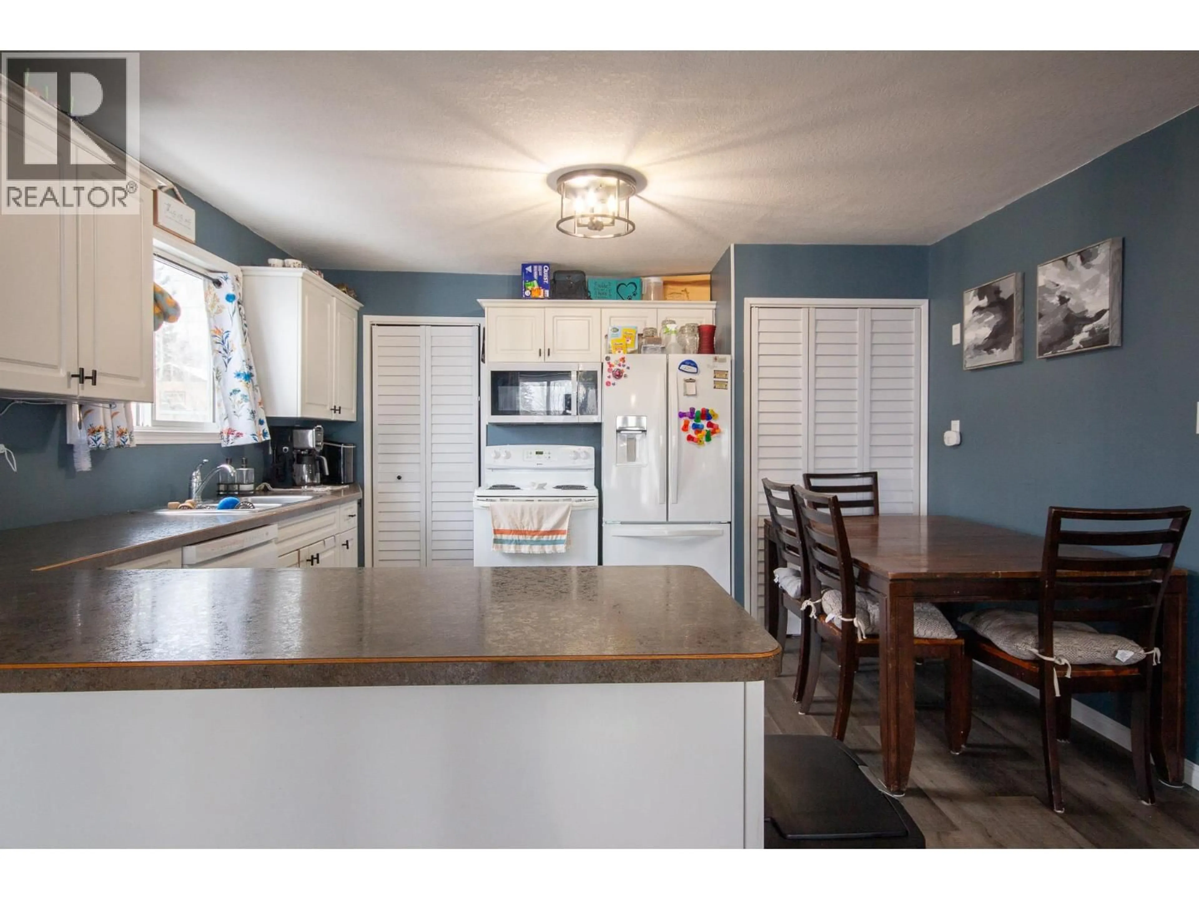 Open concept kitchen, unknown for 304 100A AVENUE, Dawson Creek British Columbia V1G1X4