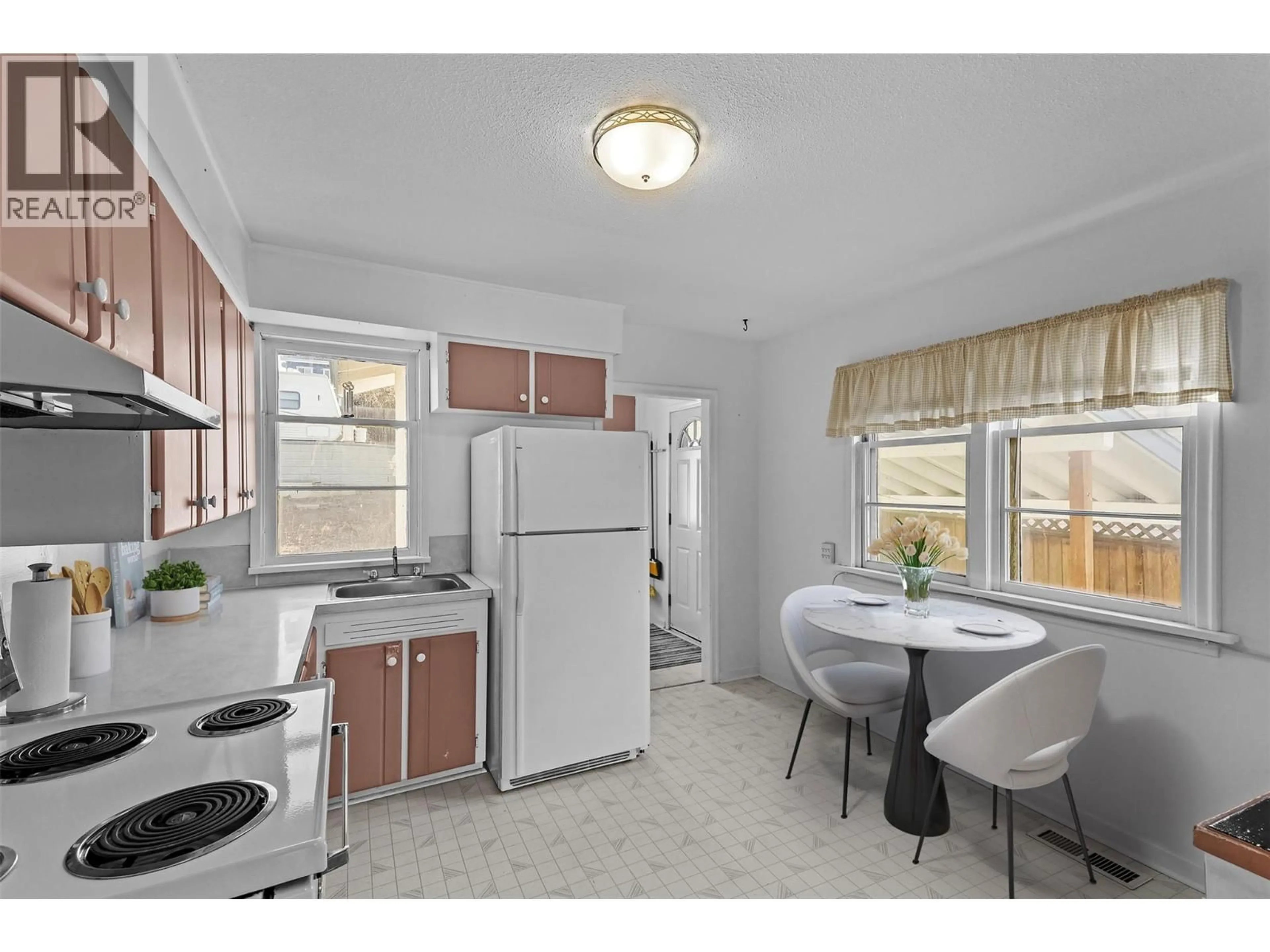 Standard kitchen, unknown for 1335 COLUMBIA STREET, Kamloops British Columbia V2C2W6