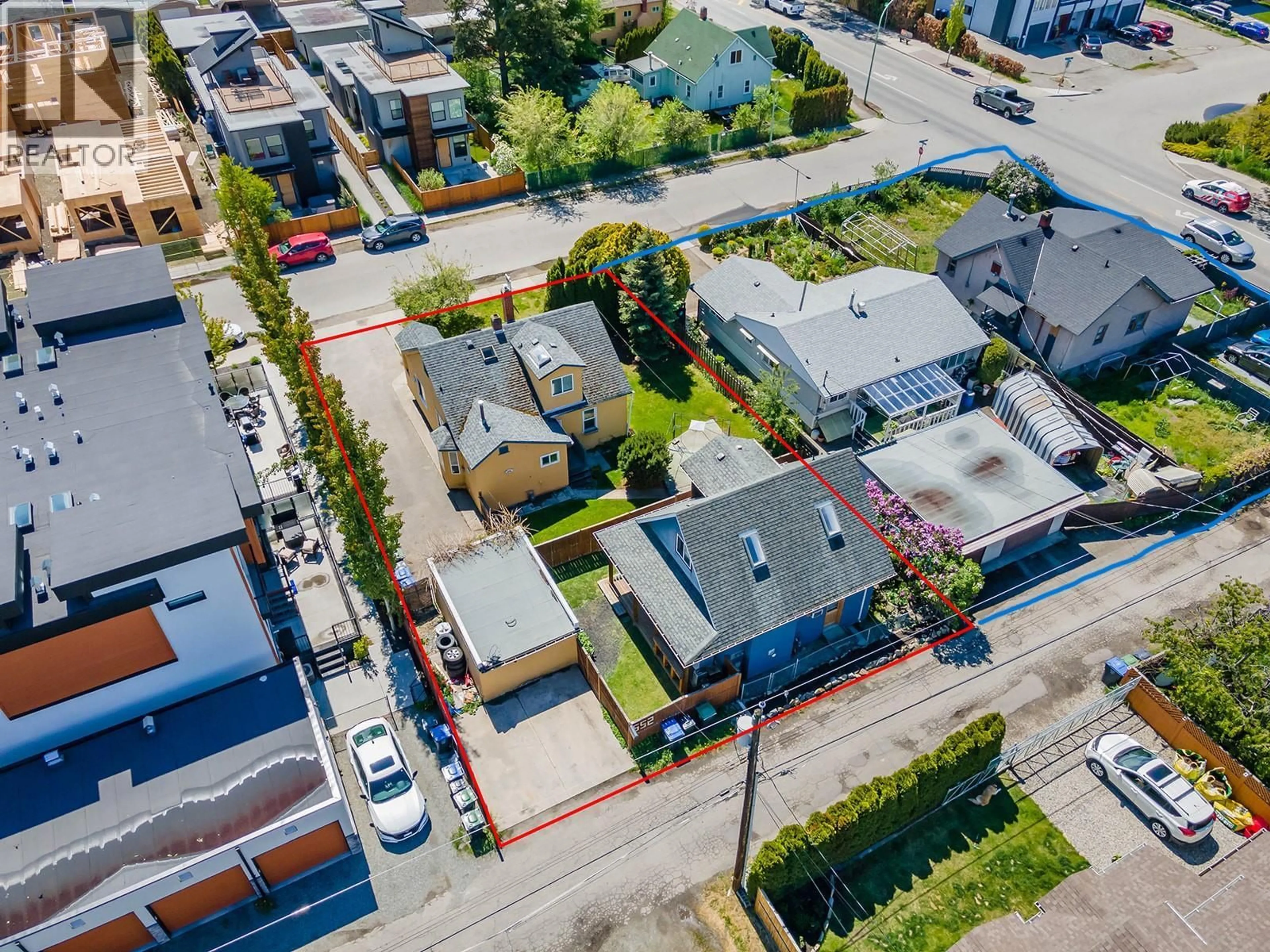 A pic from outside/outdoor area/front of a property/back of a property/a pic from drone, street for 550 PATTERSON AVENUE, Kelowna British Columbia V1Y5C6