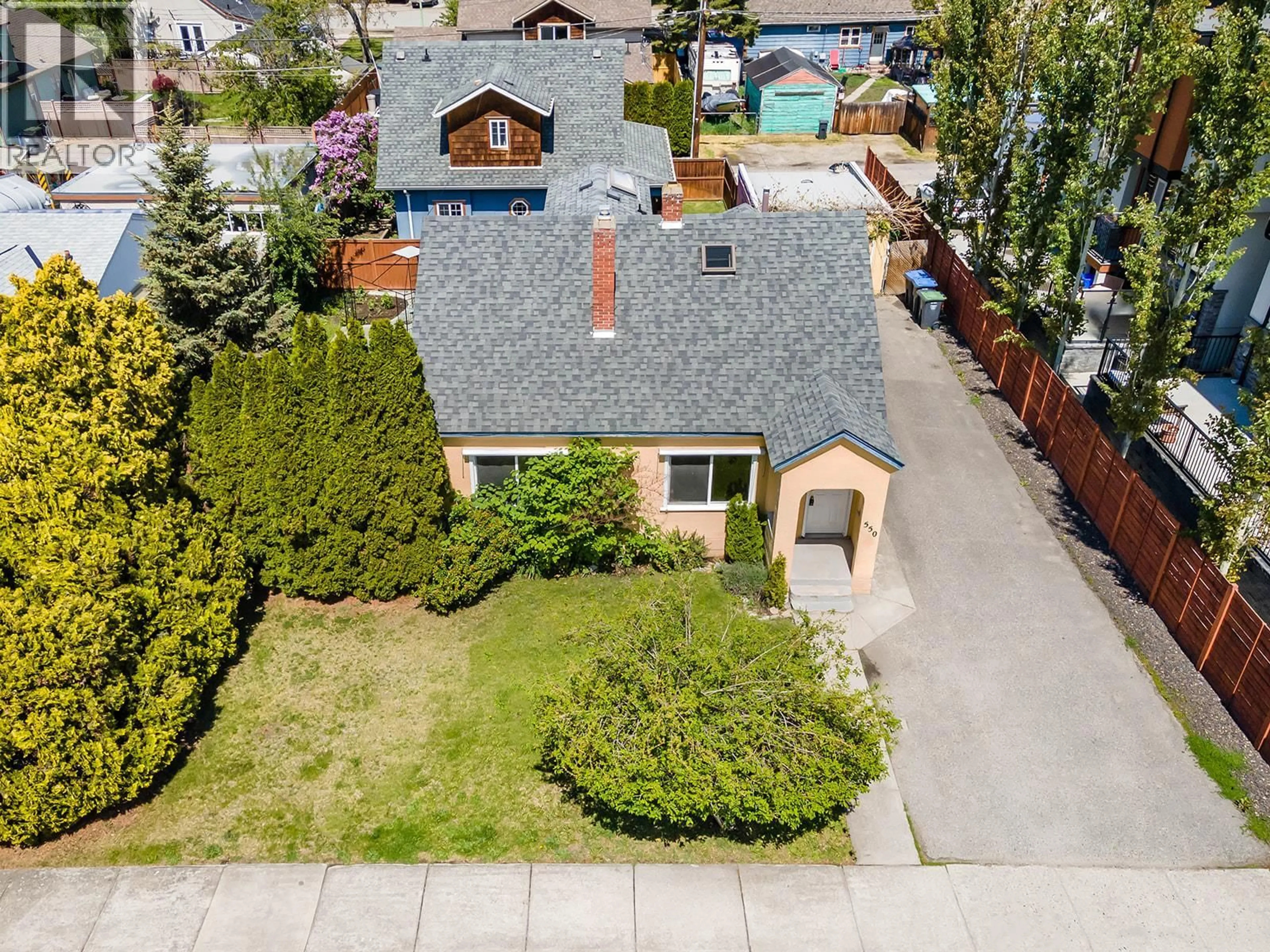 A pic from outside/outdoor area/front of a property/back of a property/a pic from drone, street for 550 PATTERSON AVENUE, Kelowna British Columbia V1Y5C6