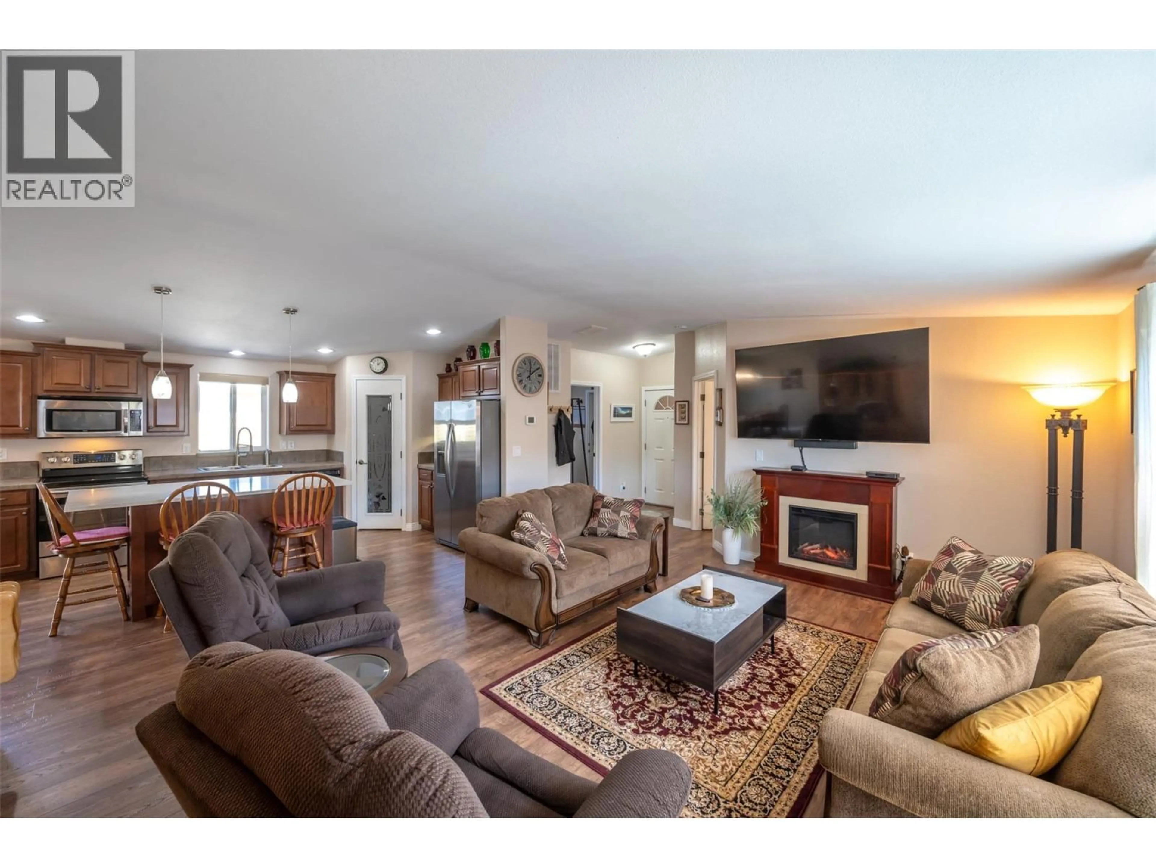 Living room with furniture, unknown for 55 - 8300 GALLAGHER LAKE FRONTAGE ROAD, Oliver British Columbia V0H1T2