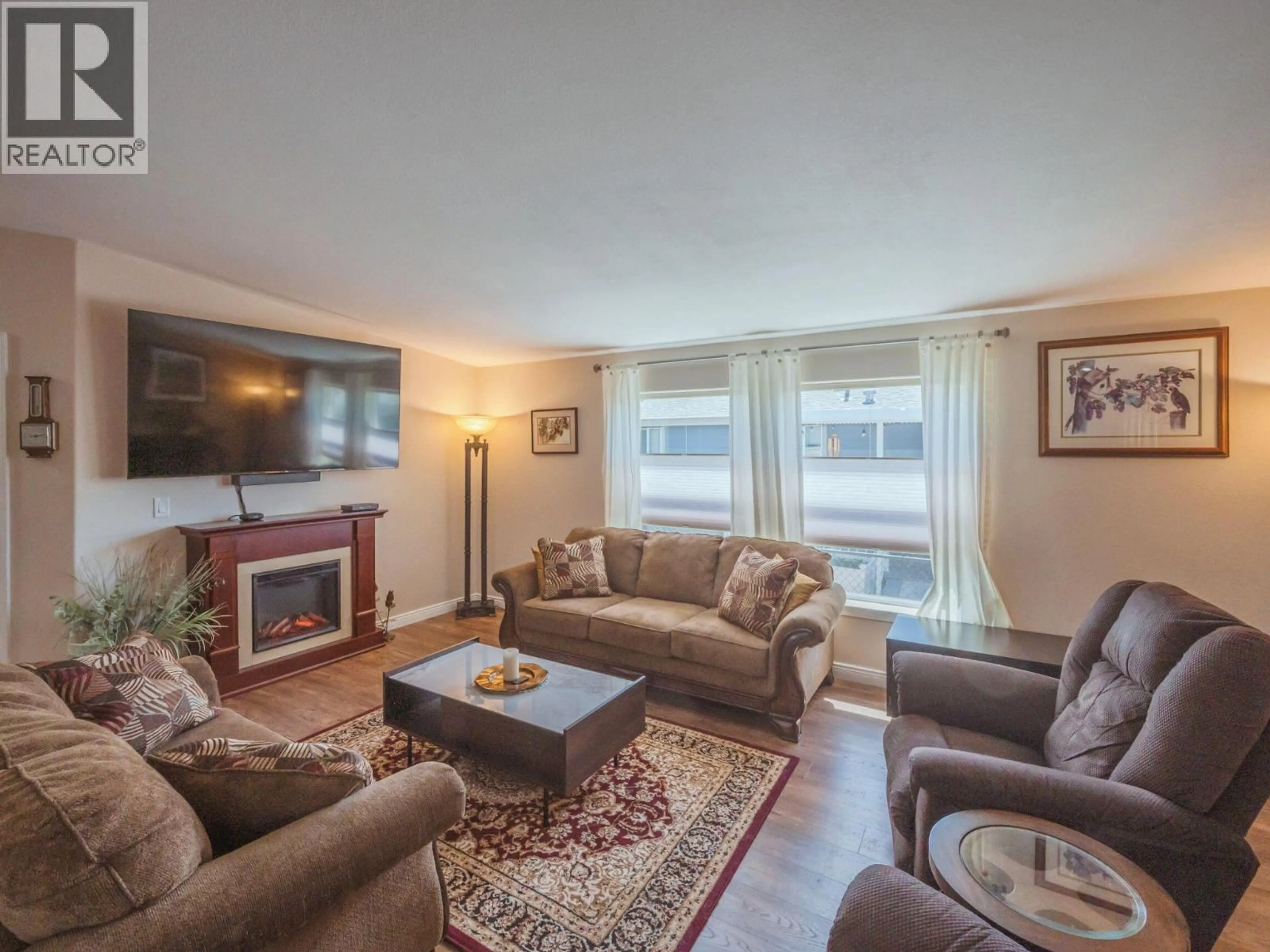 Living room with furniture, unknown for 55 - 8300 GALLAGHER LAKE FRONTAGE ROAD, Oliver British Columbia V0H1T2