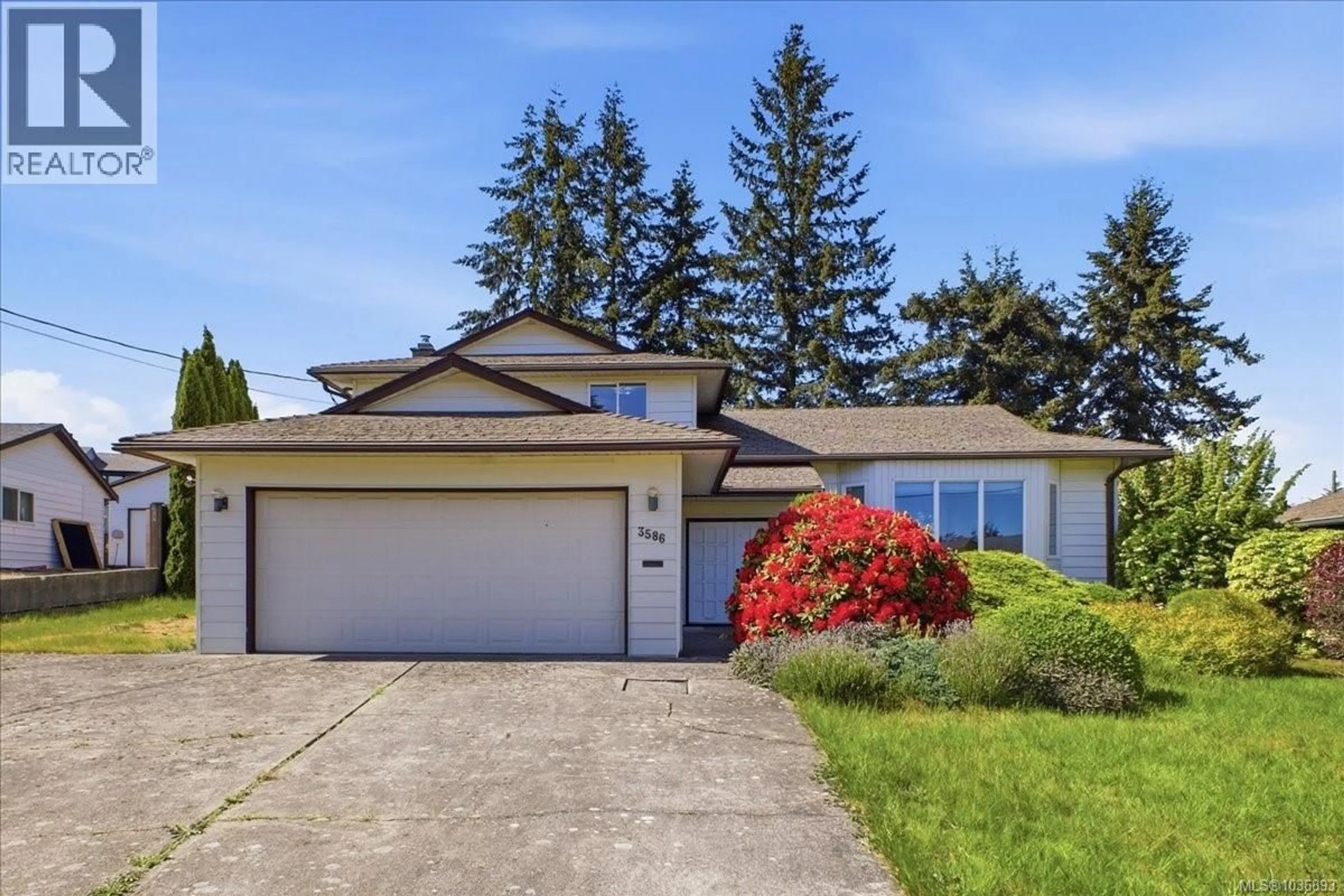 Home with vinyl exterior material, street for 3586 COUNTRY CLUB DRIVE, Nanaimo British Columbia V9T1T9