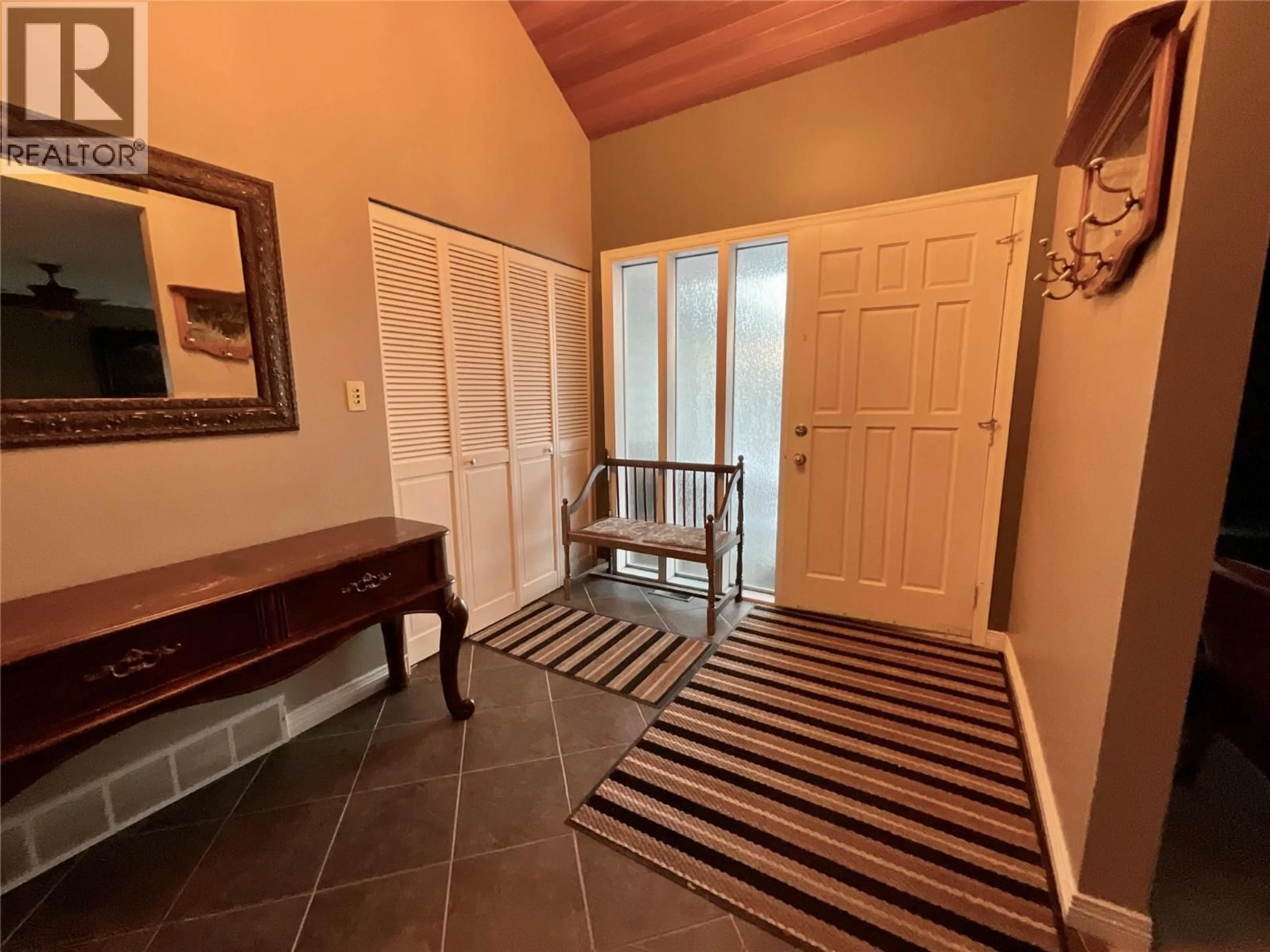 Indoor entryway for 12 COLLIER PLACE, Tumbler Ridge British Columbia V0C2W0