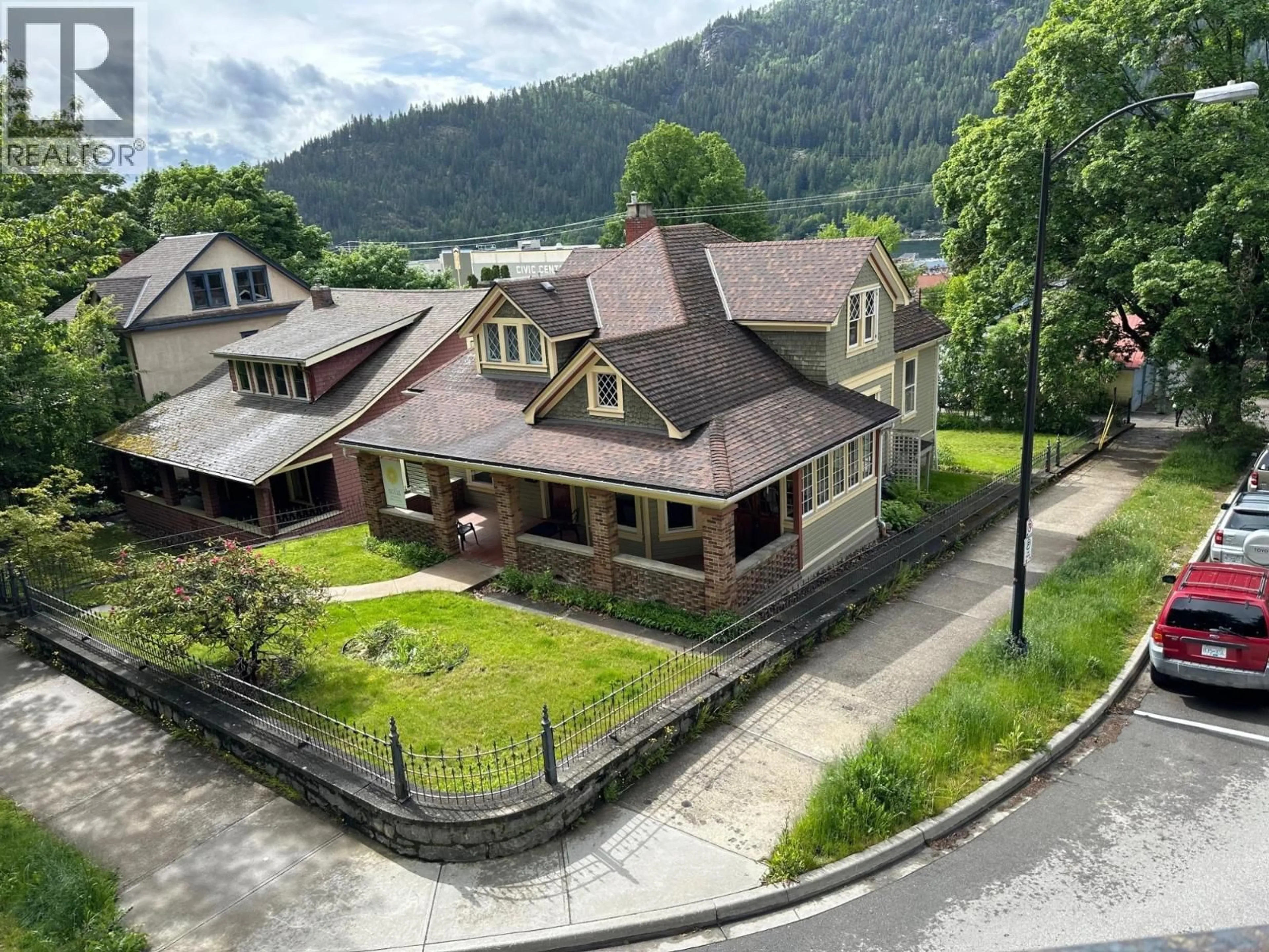 A pic from outside/outdoor area/front of a property/back of a property/a pic from drone, mountain view for 823 BAKER STREET, Nelson British Columbia V1L4J8