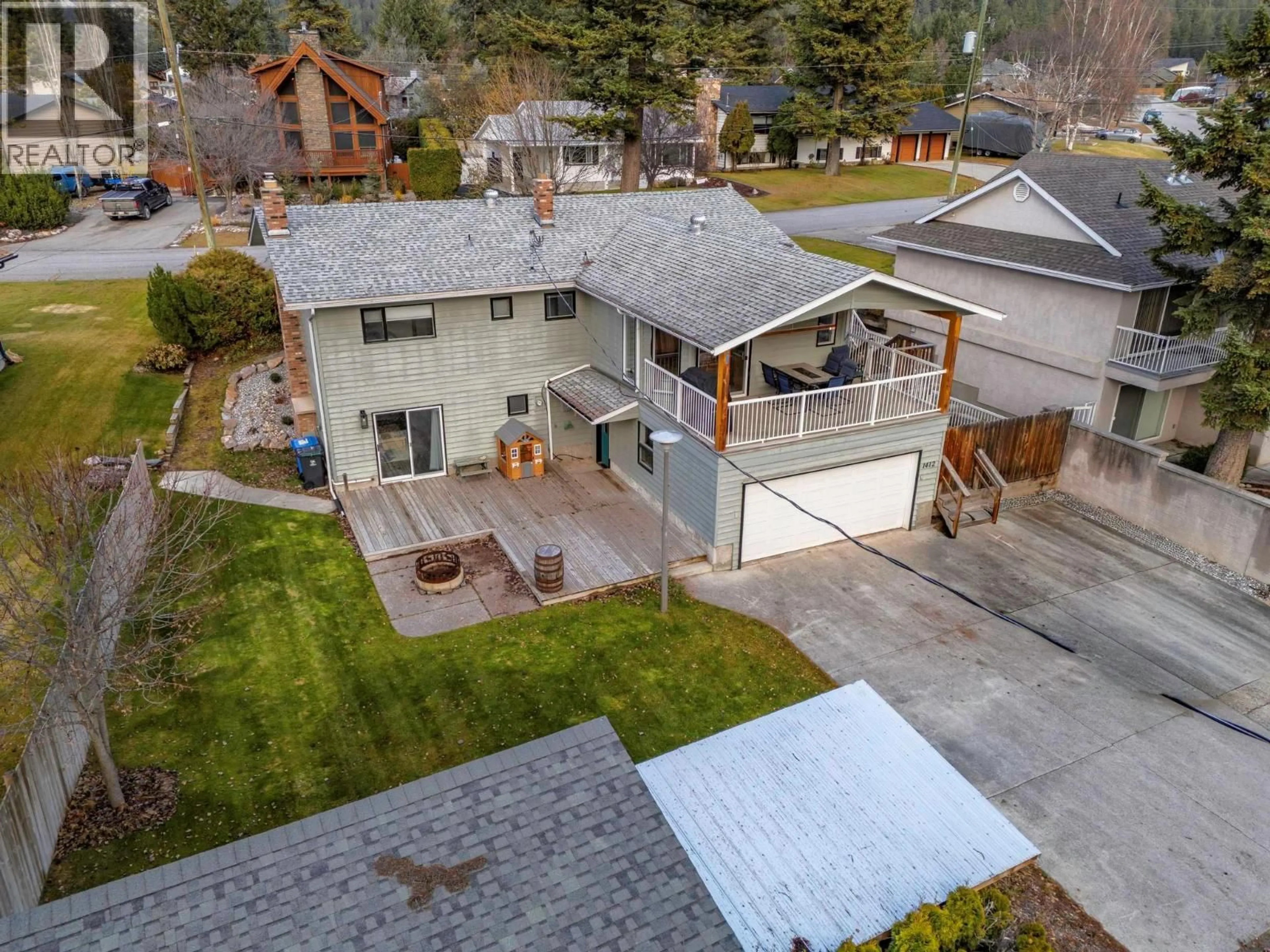 A pic from outside/outdoor area/front of a property/back of a property/a pic from drone, street for 1412 BIRCH CRESCENT, Golden British Columbia V0A1H6