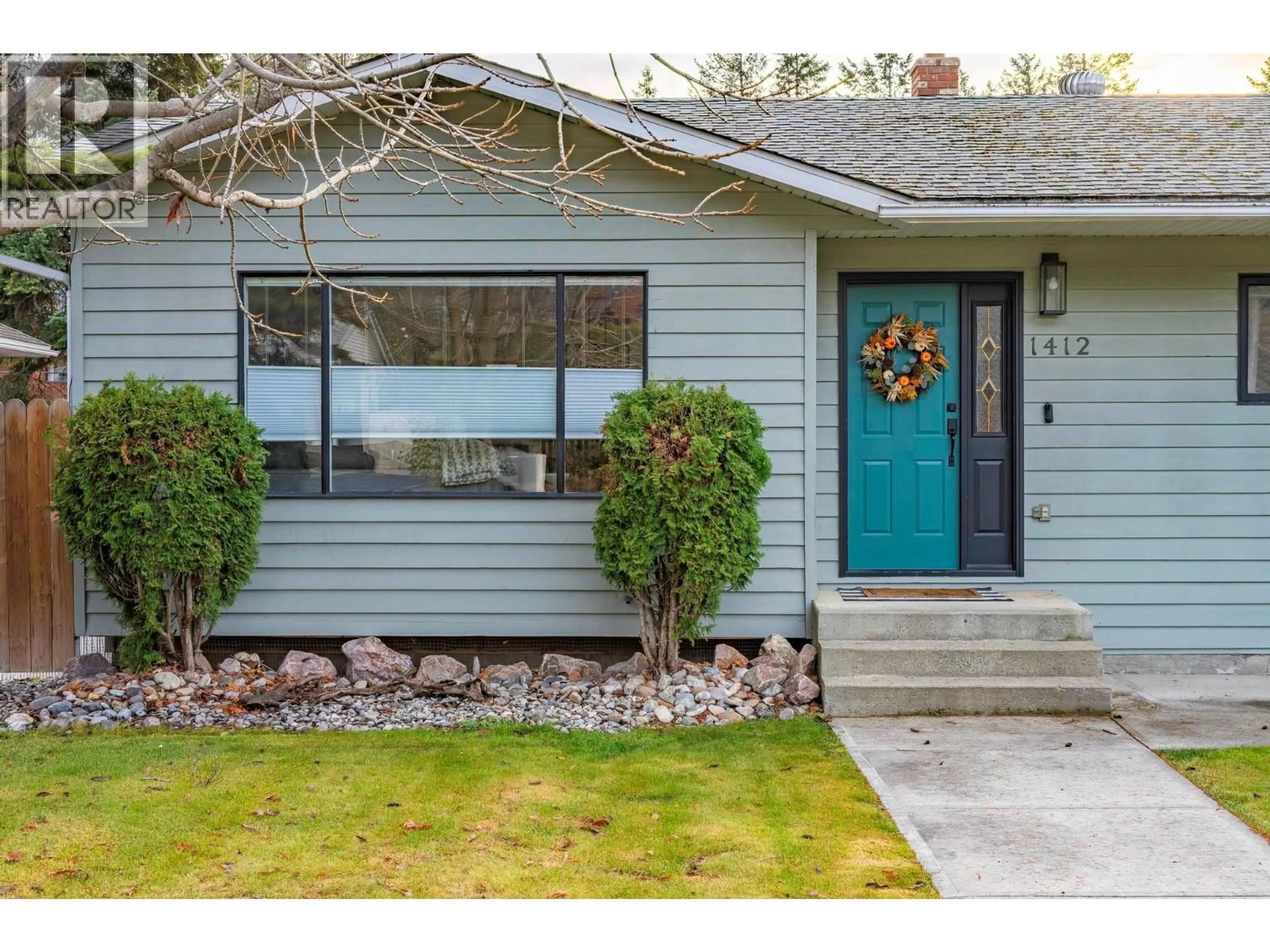 Home with vinyl exterior material, street for 1412 BIRCH CRESCENT, Golden British Columbia V0A1H6