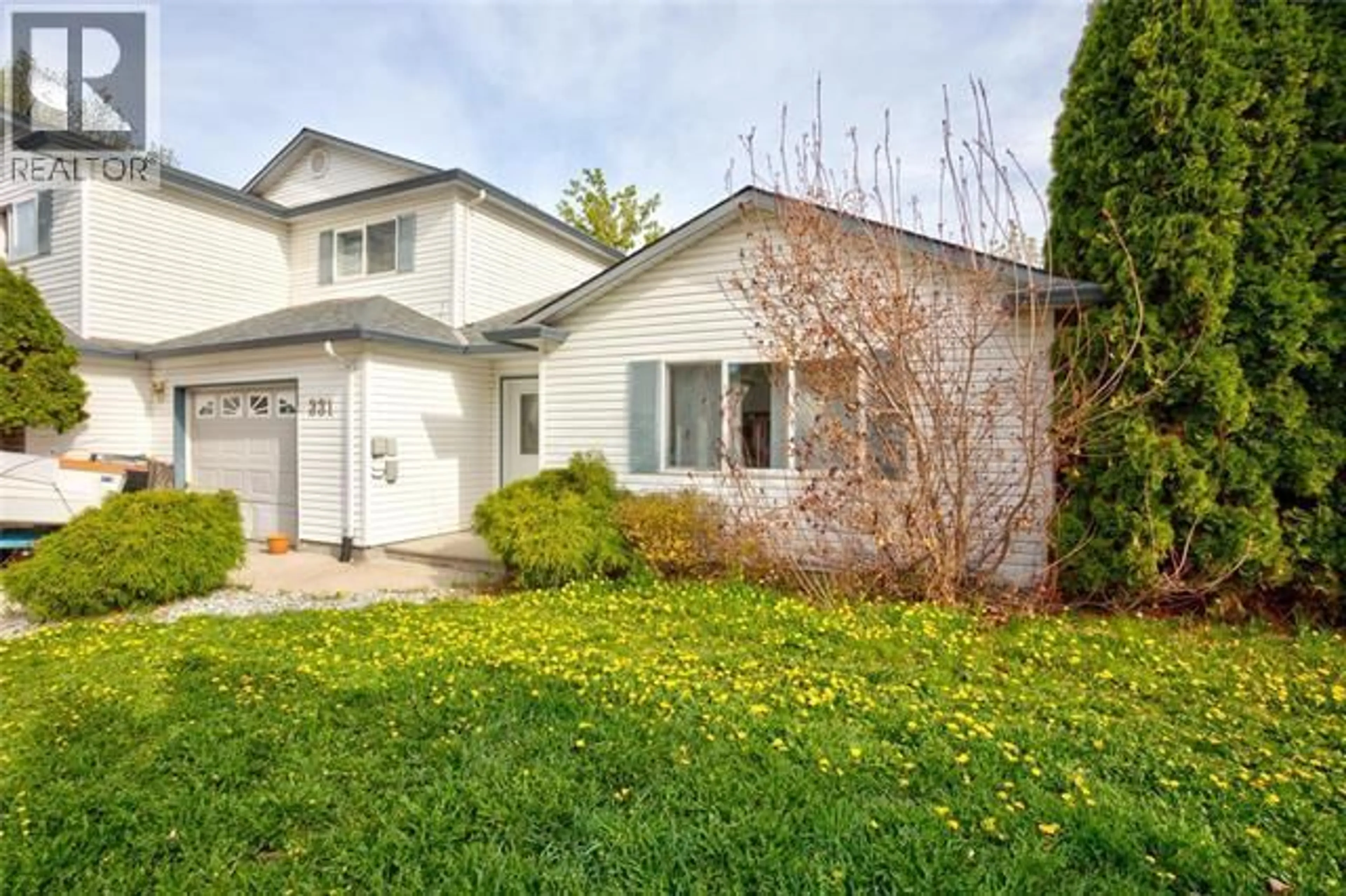 Home with vinyl exterior material, street for 331-351 PHIPPS CRESCENT, Kelowna British Columbia V1V2T2