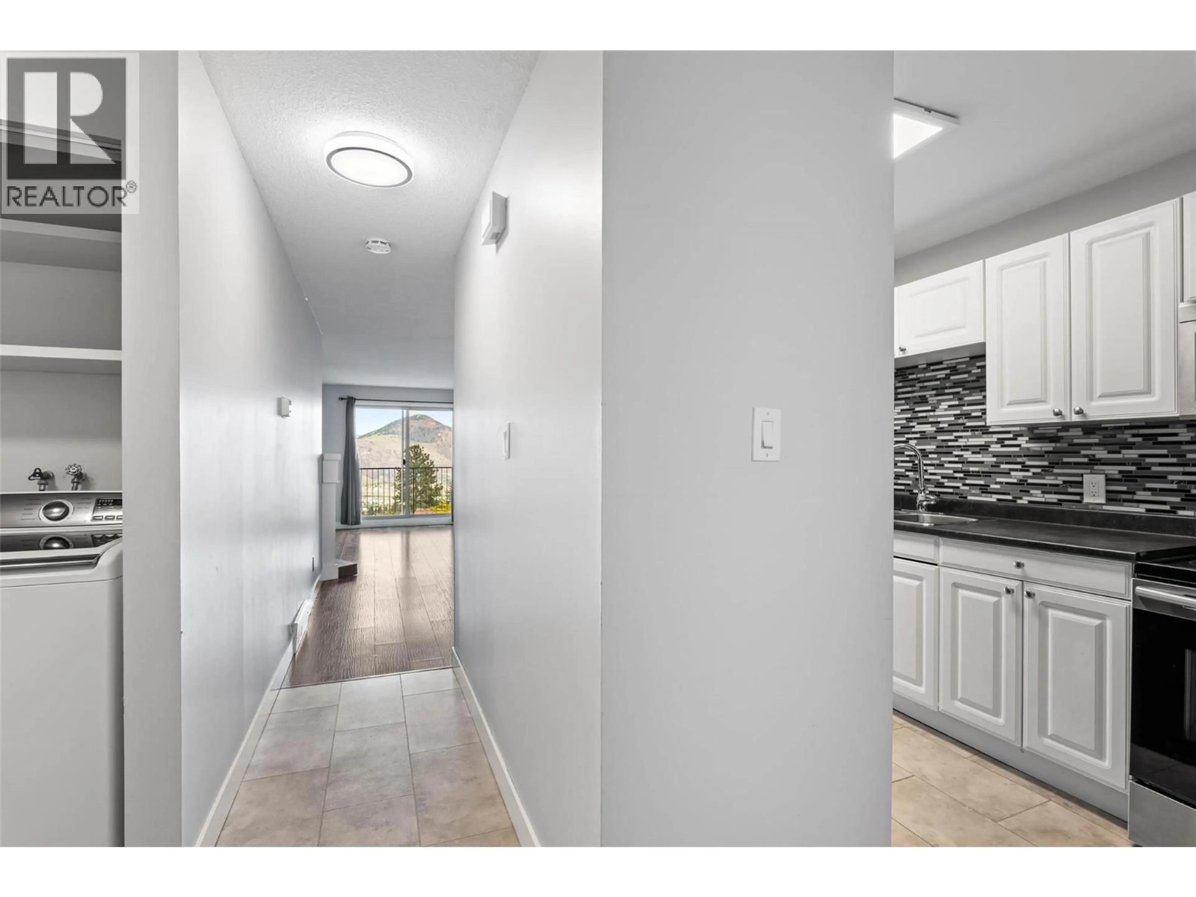 Indoor entryway for 16 - 1750 SUMMIT DRIVE, Kamloops British Columbia V2E1Y1