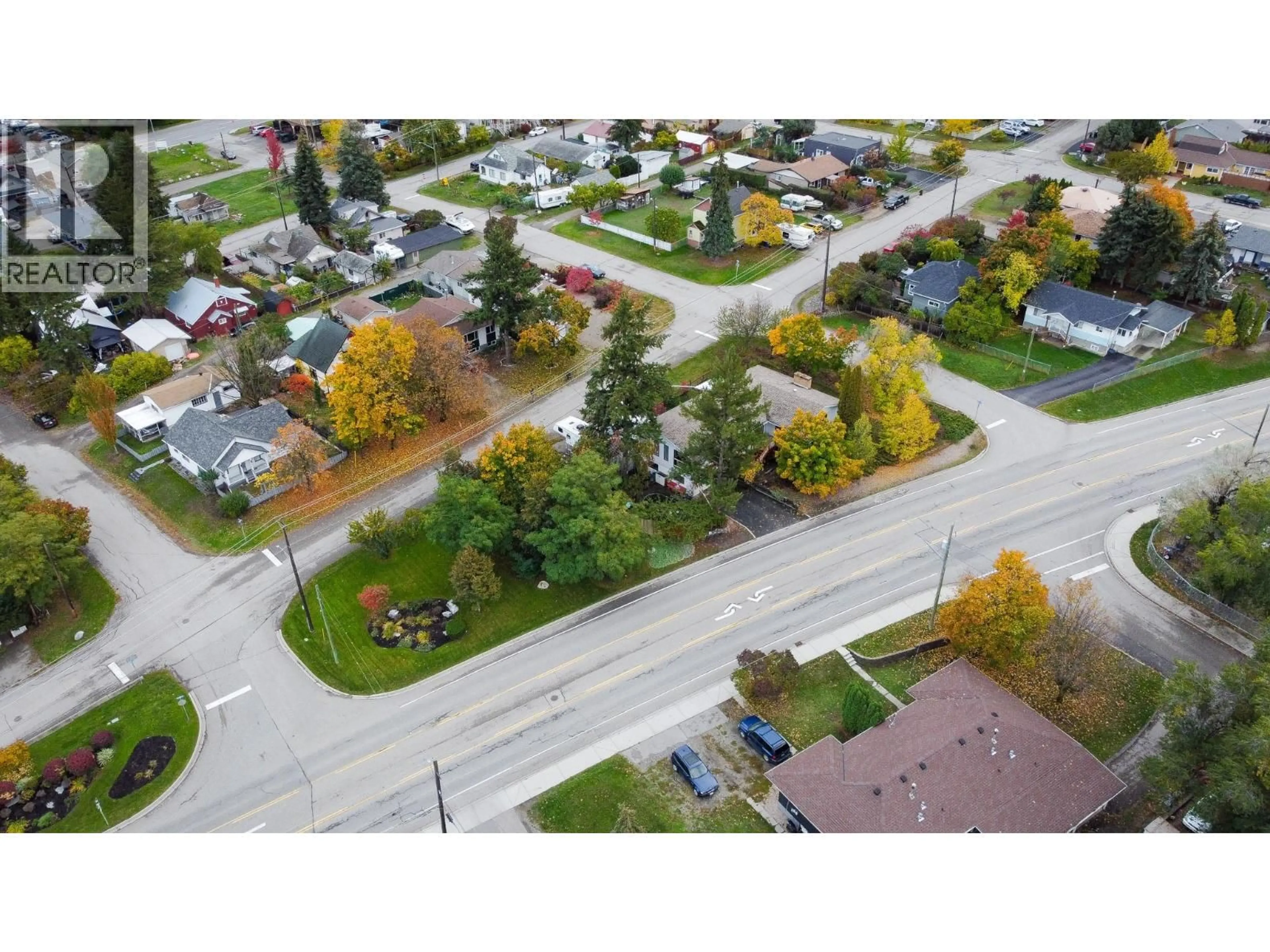 A pic from outside/outdoor area/front of a property/back of a property/a pic from drone, street for 1801 MISSION ROAD, Vernon British Columbia V1T5Z4