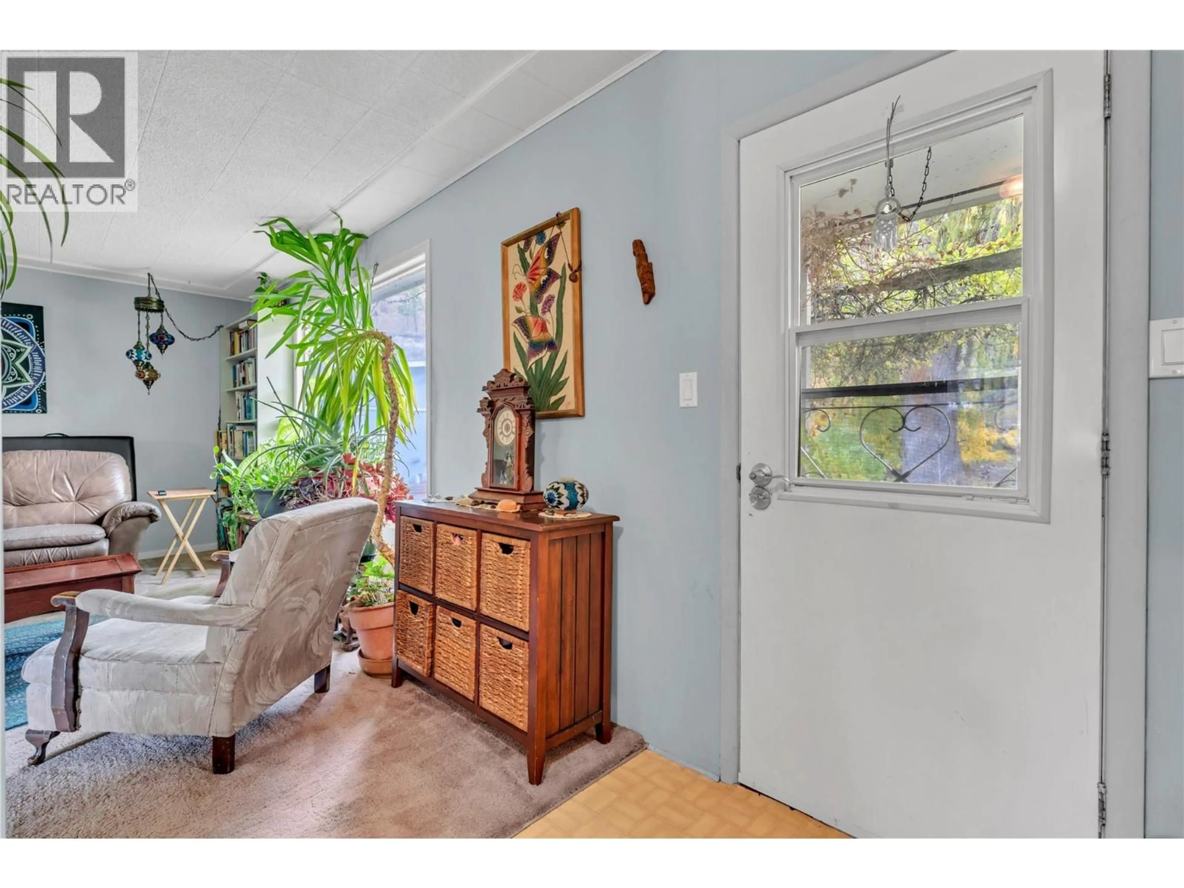 Indoor entryway for 16403 GARNET VALLEY ROAD, Summerland British Columbia V0H1Z3