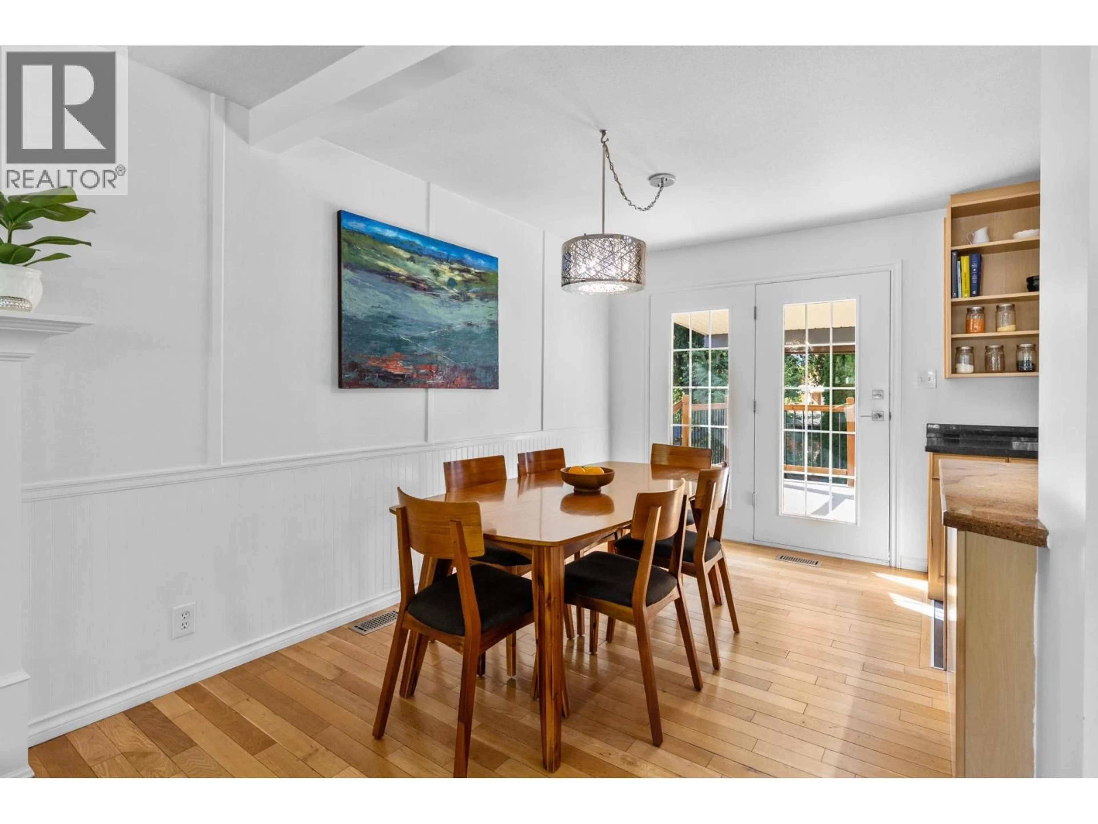 Dining room, wood/laminate floor for 1112 PINECREST LANE, Kelowna British Columbia V1Y4L5
