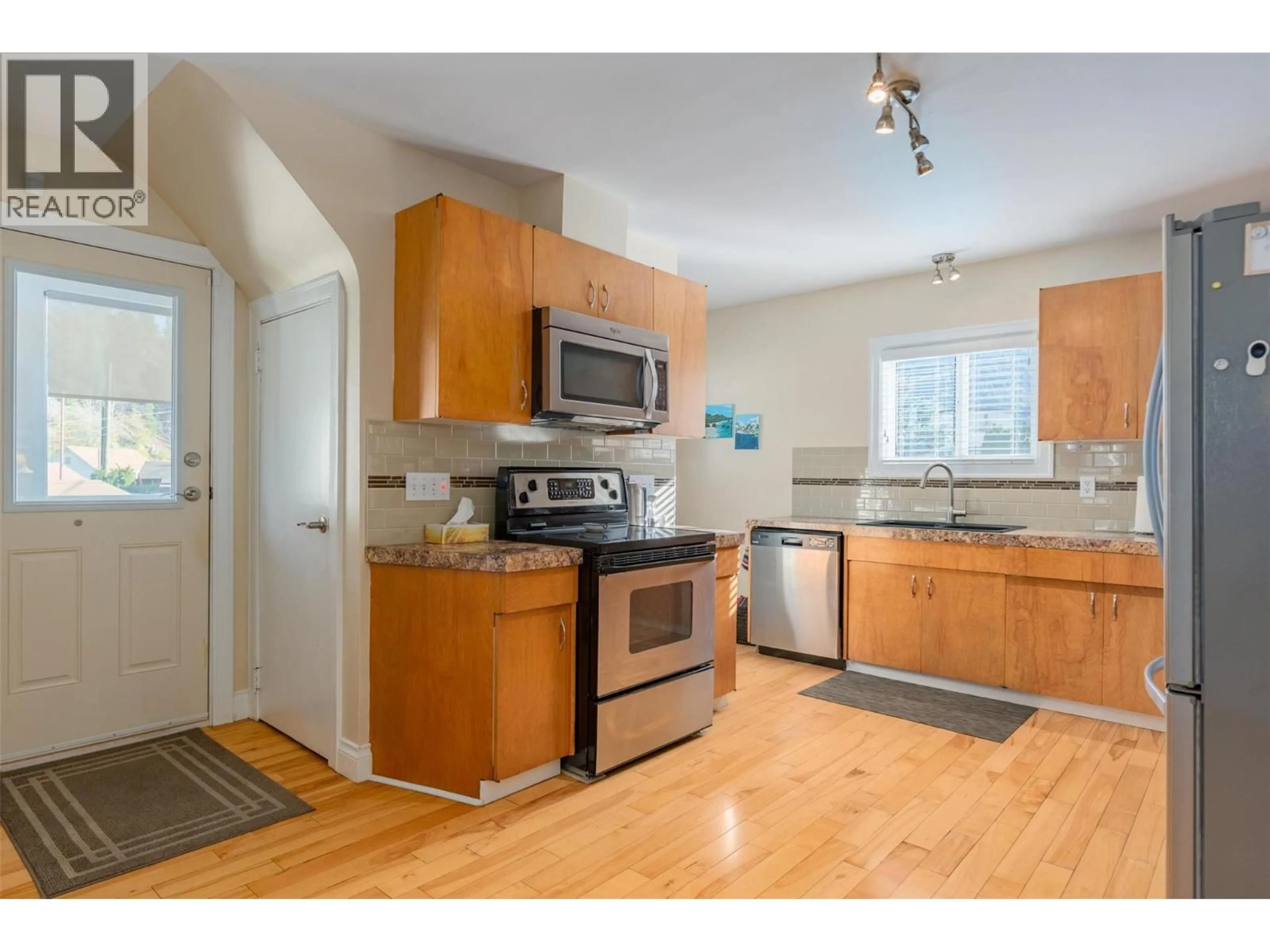 Standard kitchen, unknown for 1631 FIFTH AVENUE, Trail British Columbia V1R1V1