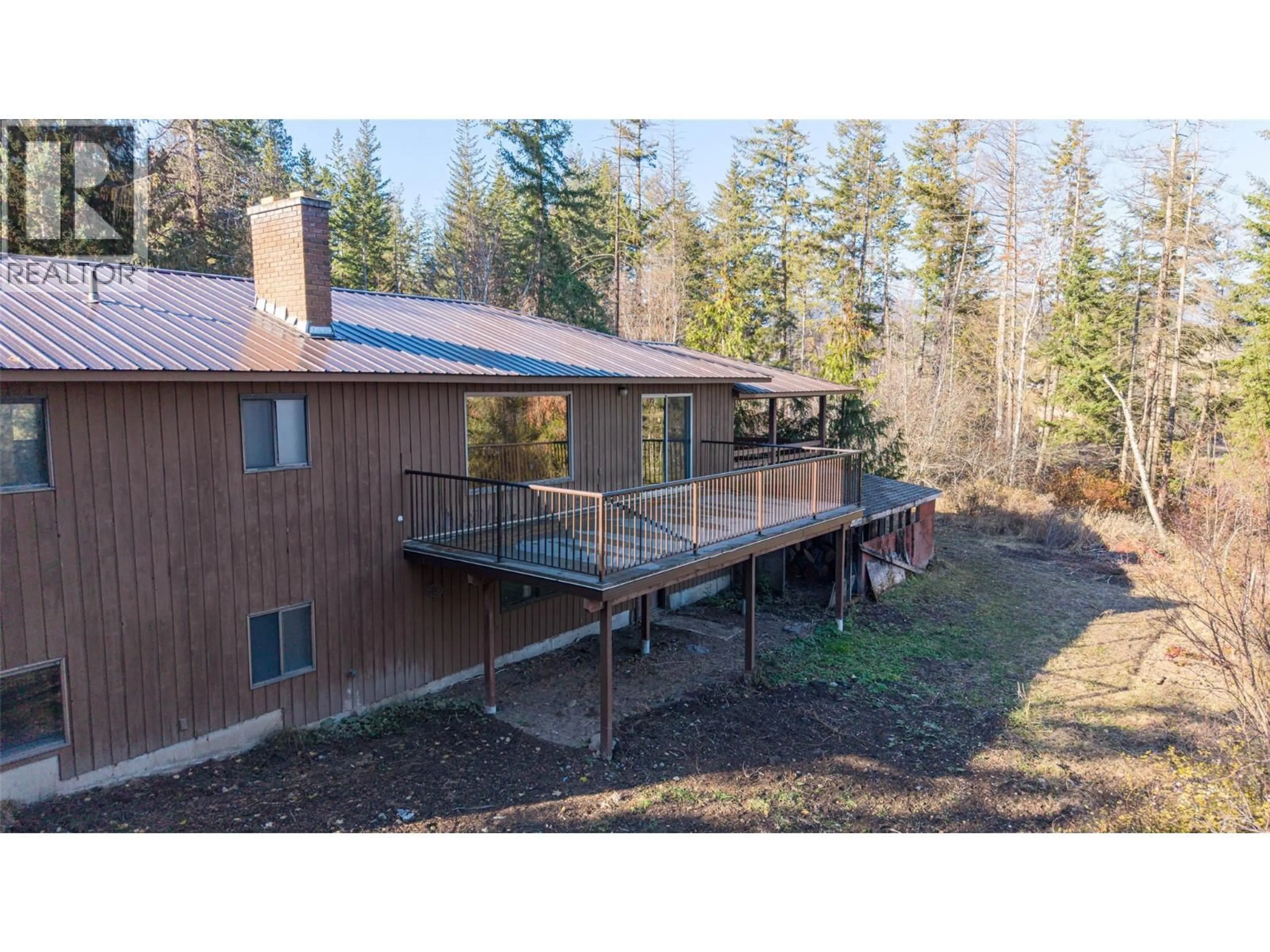 A pic from outside/outdoor area/front of a property/back of a property/a pic from drone, unknown for 4358 CHAMBERLAIN ROAD, Spallumcheen British Columbia V4Y0M1