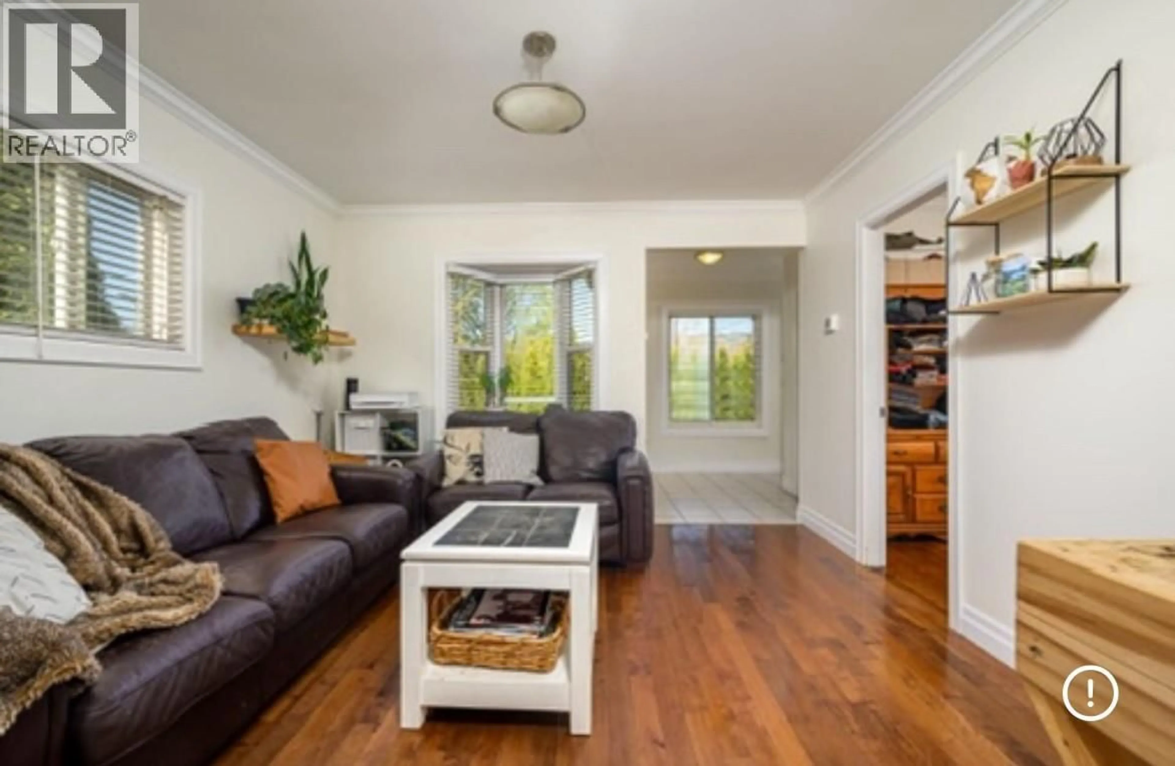 Living room with furniture, unknown for 4005 24 STREET, Vernon British Columbia V1T4N7